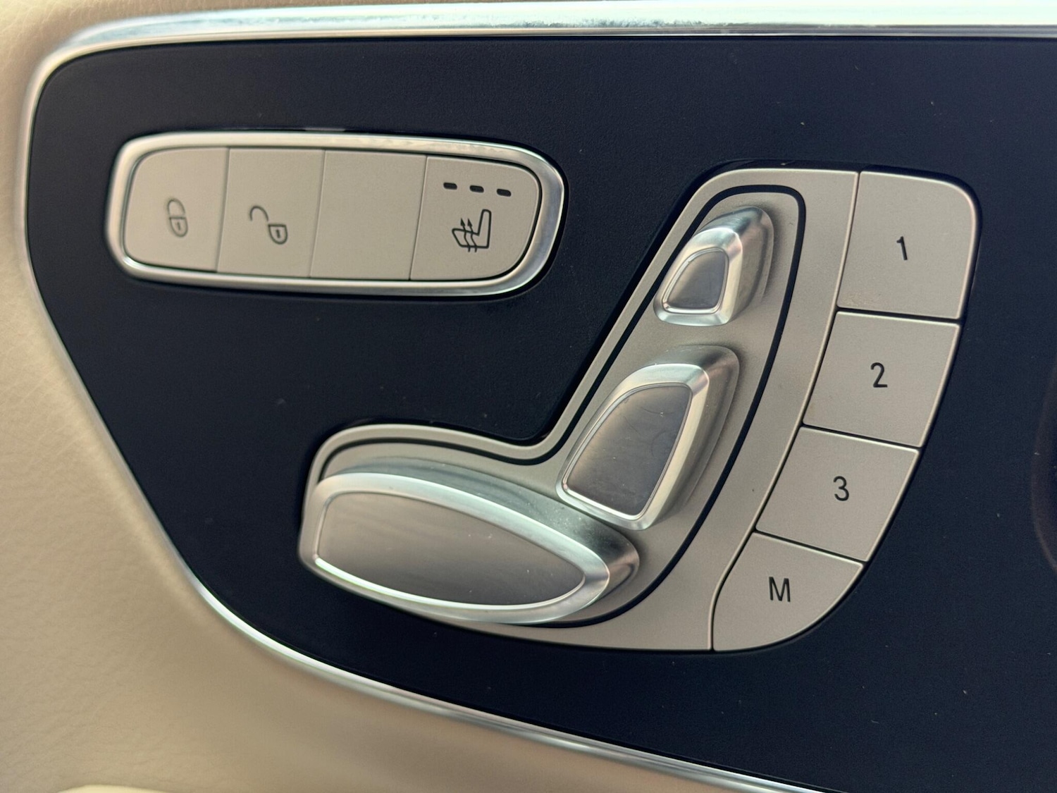 Used Mercedes-Benz V-Class 2024 for sale - 77969659: Photo 60