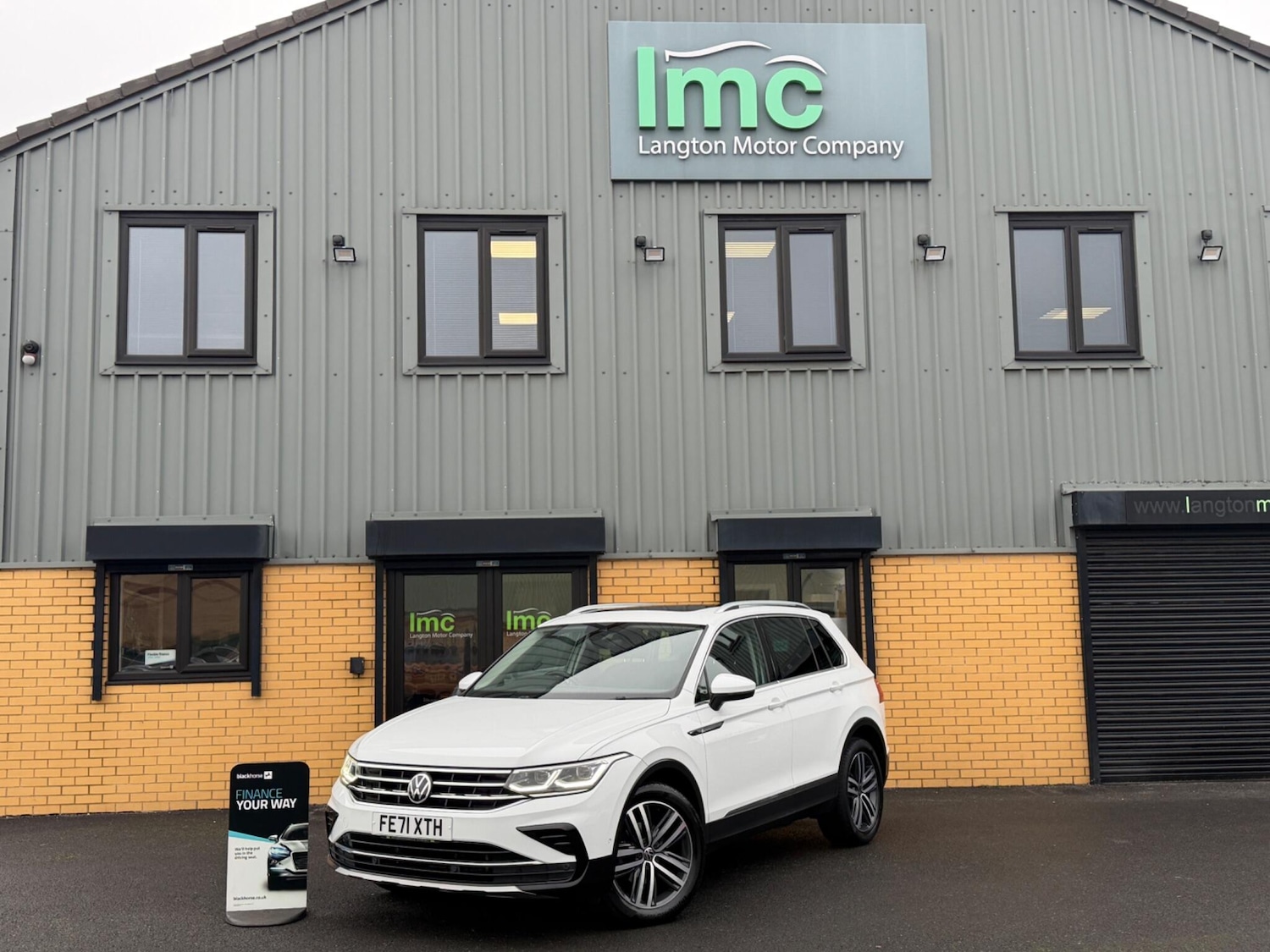 Used Volkswagen Tiguan 2021 for sale - 77625123: Photo 2