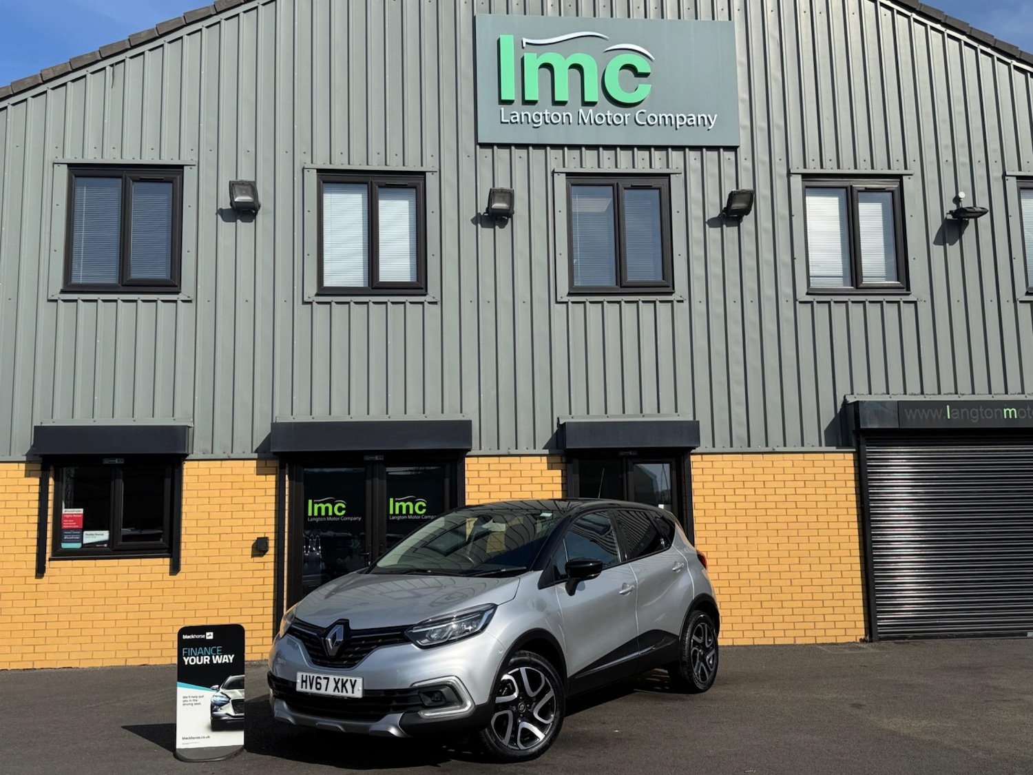 Used Renault Captur 2017 for sale - 76887202: Photo 2