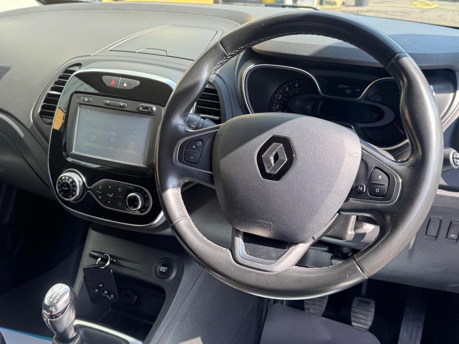 Used Renault Captur 2017 for sale - 76887202: Photo 32