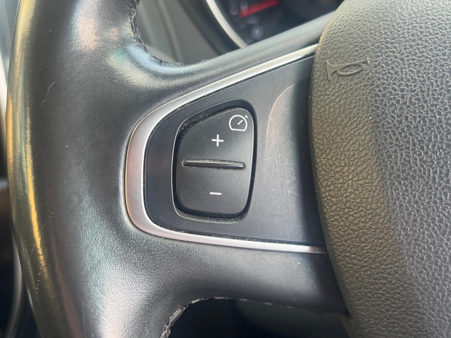 Used Renault Captur 2017 for sale - 76887202: Photo 40