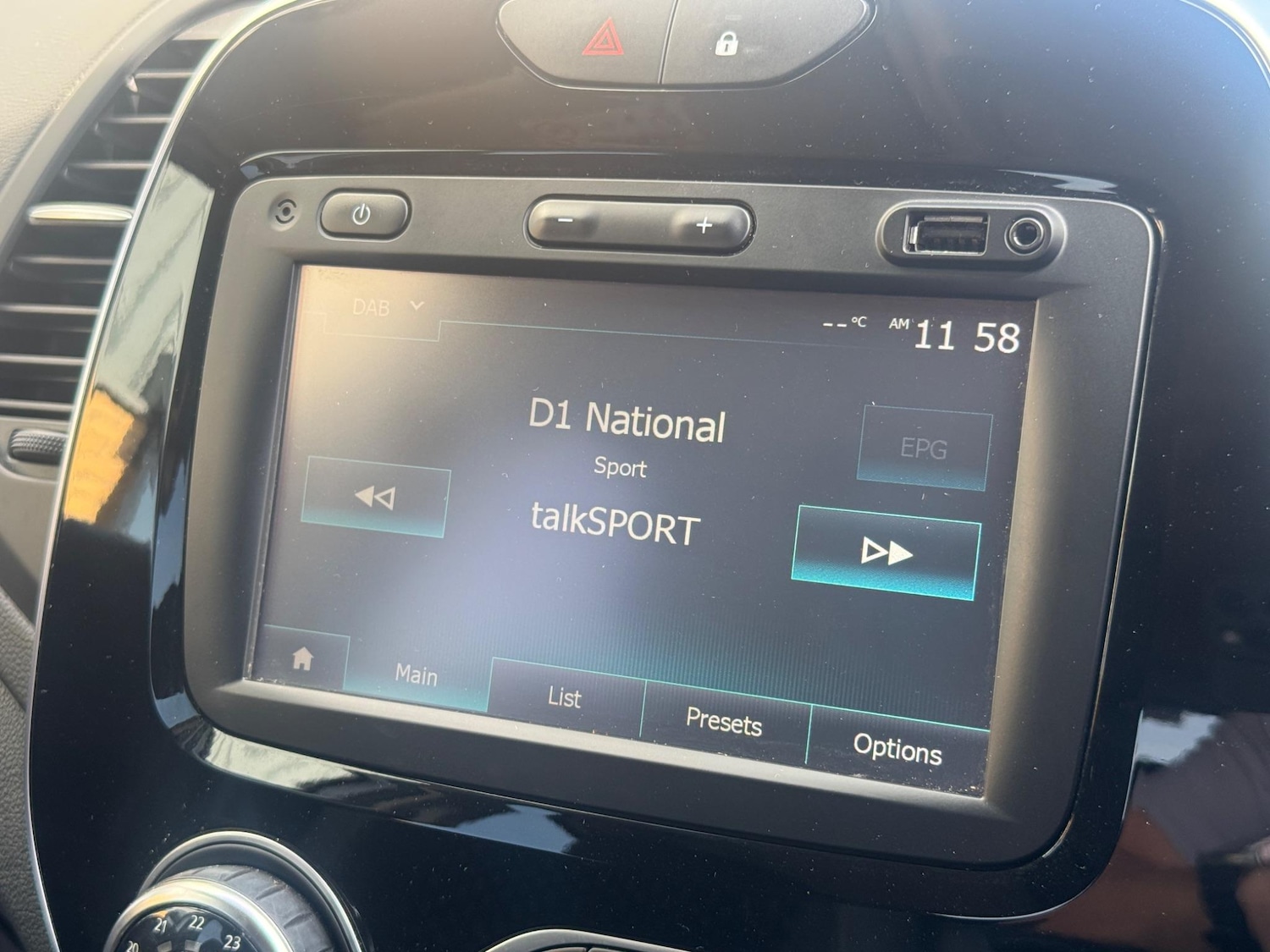 Used Renault Captur 2017 for sale - 76887202: Photo 47