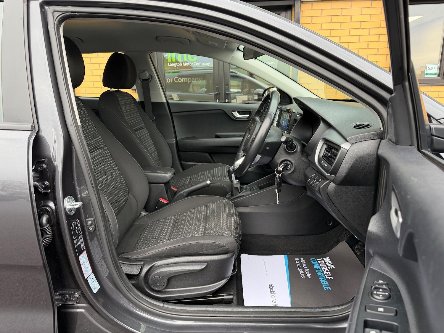 Used Kia Stonic 2018 for sale - 77156724: Photo 32