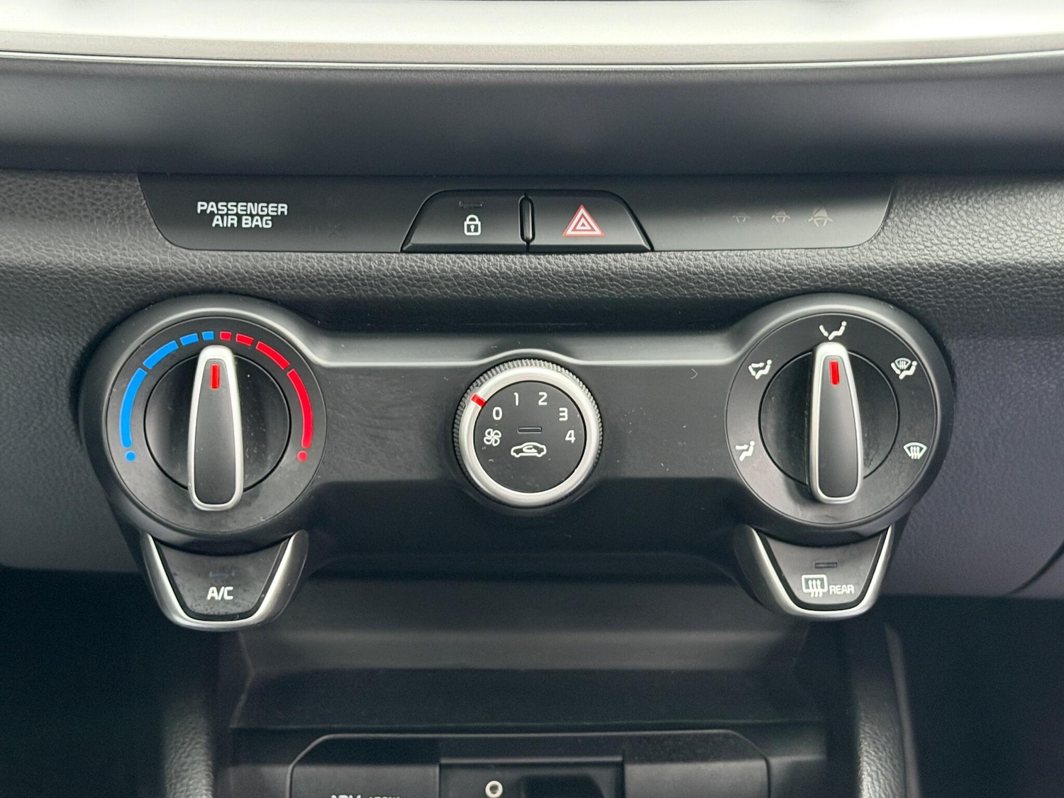 Used Kia Stonic 2018 for sale - 77156724: Photo 40