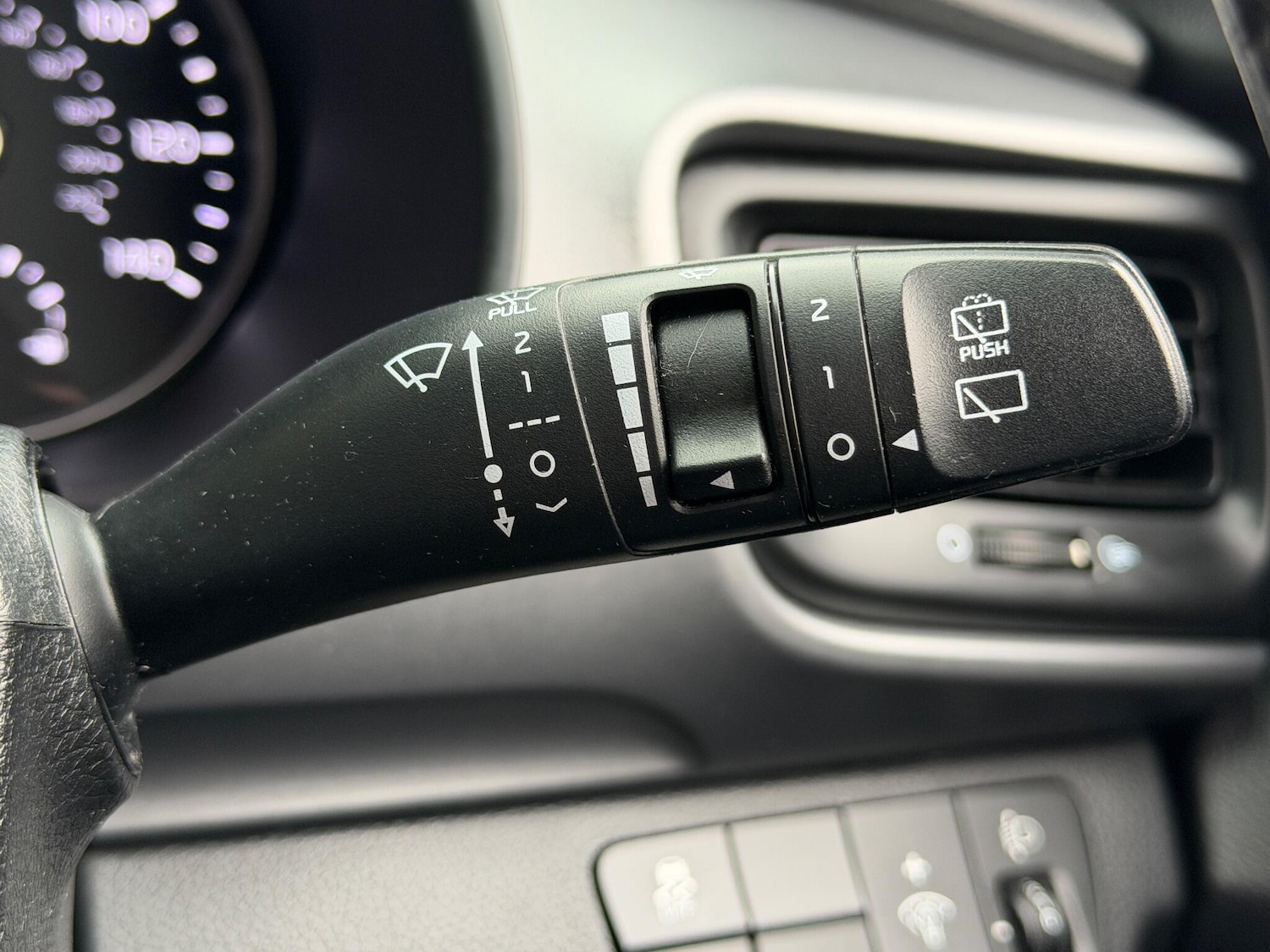 Used Kia Stonic 2018 for sale - 77156724: Photo 45