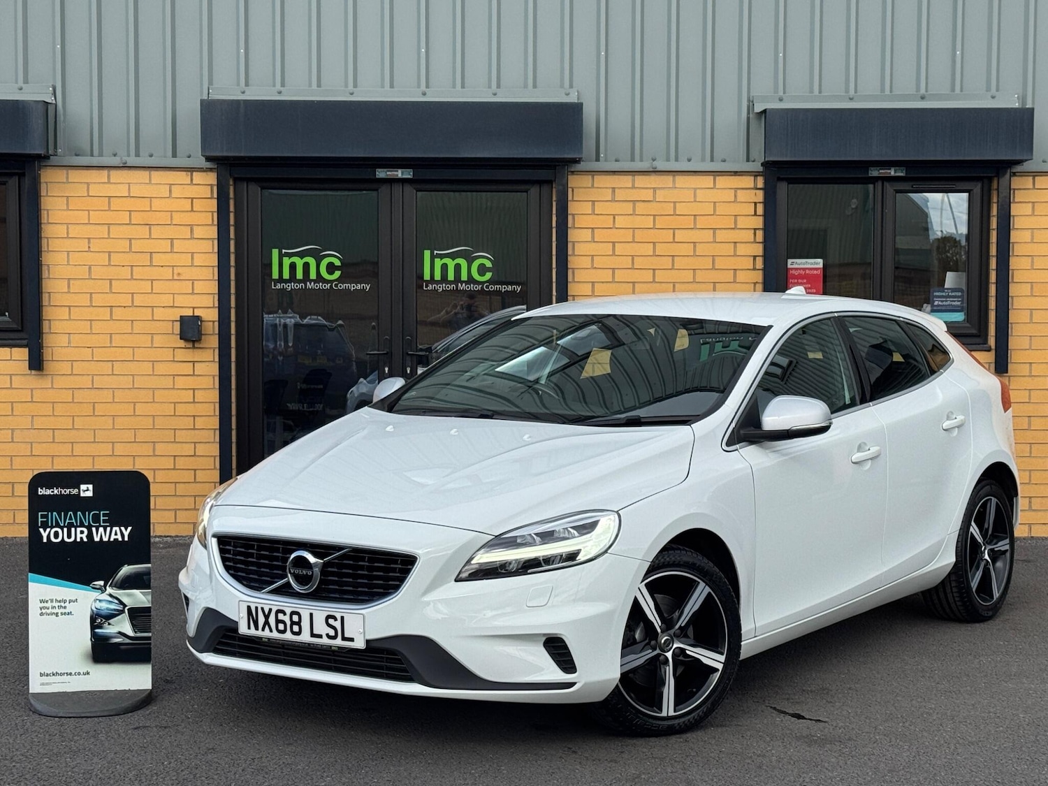 Used Volvo V40 2019 for sale - 76886117: Photo 1