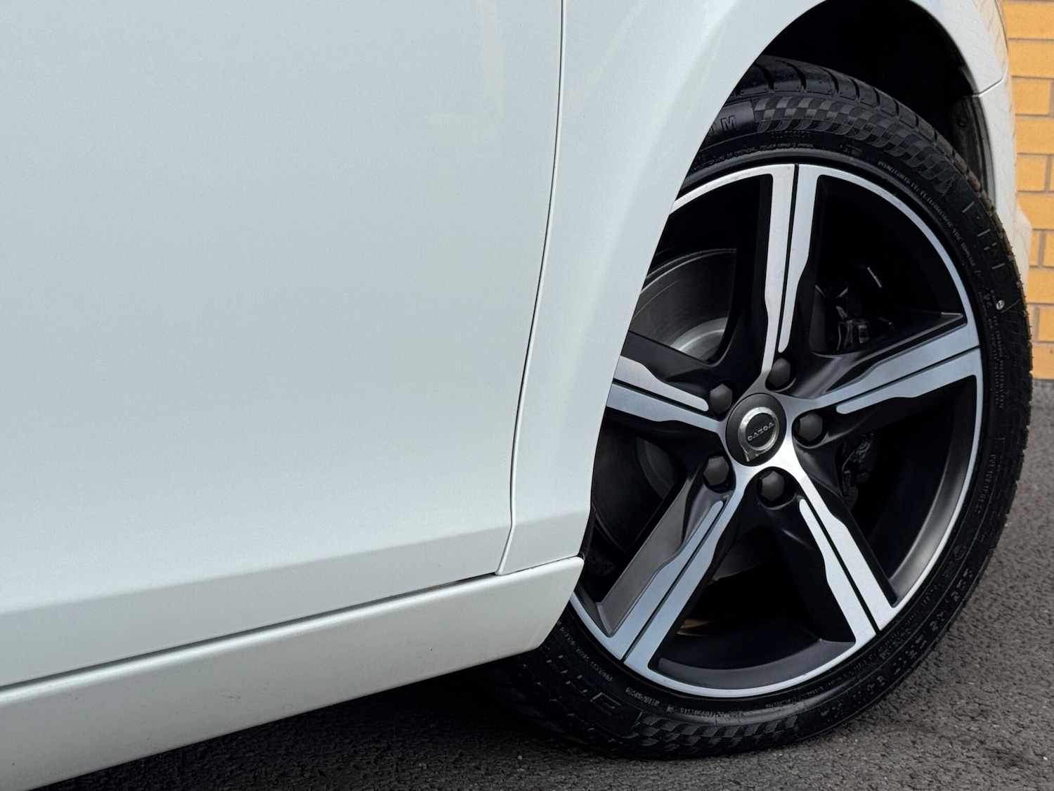 Used Volvo V40 2019 for sale - 76886117: Photo 15