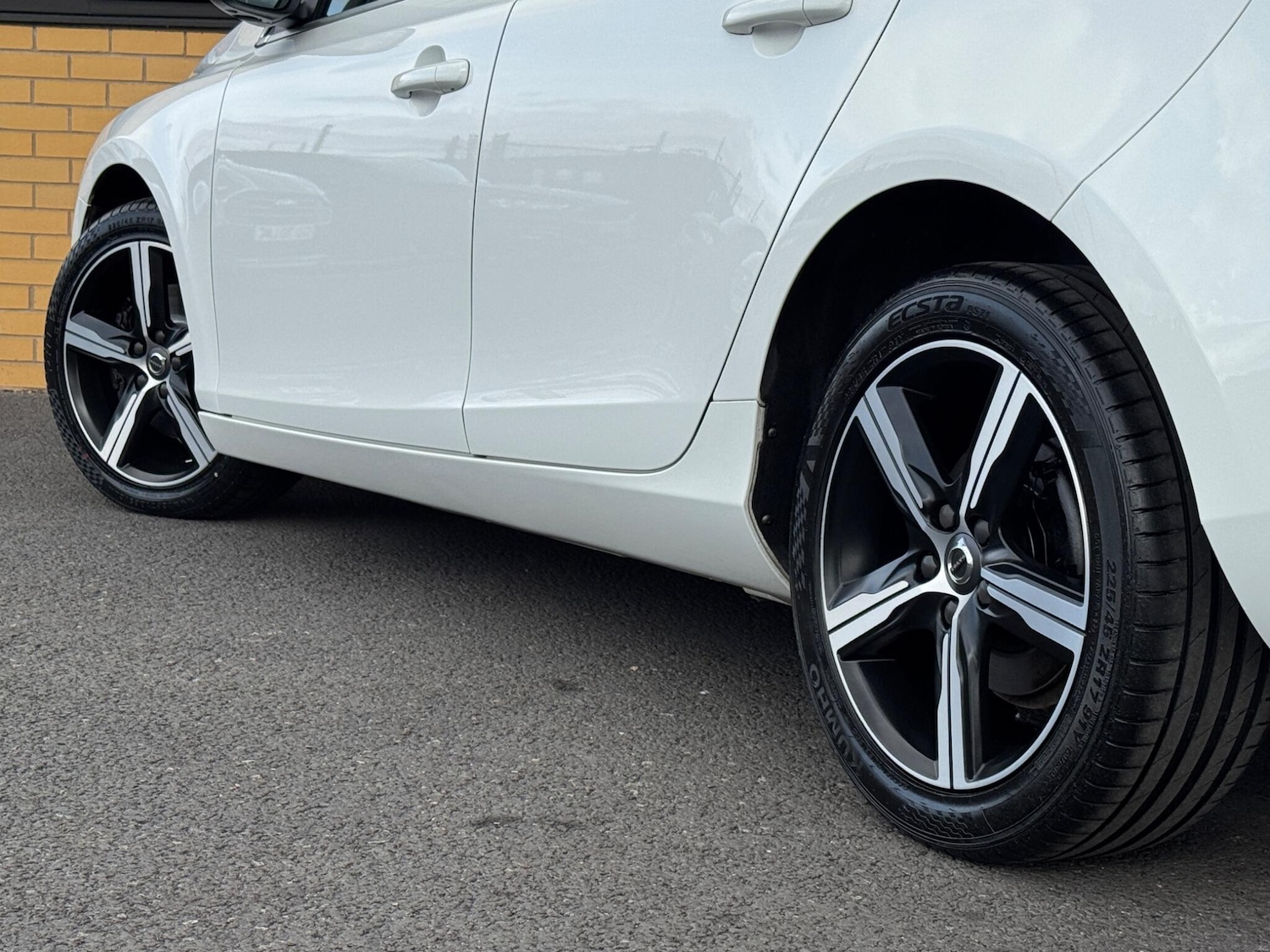 Used Volvo V40 2019 for sale - 76886117: Photo 19