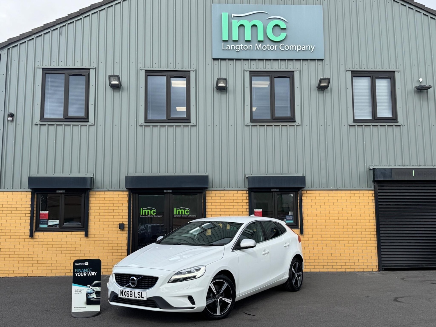 Used Volvo V40 2019 for sale - 76886117: Photo 2