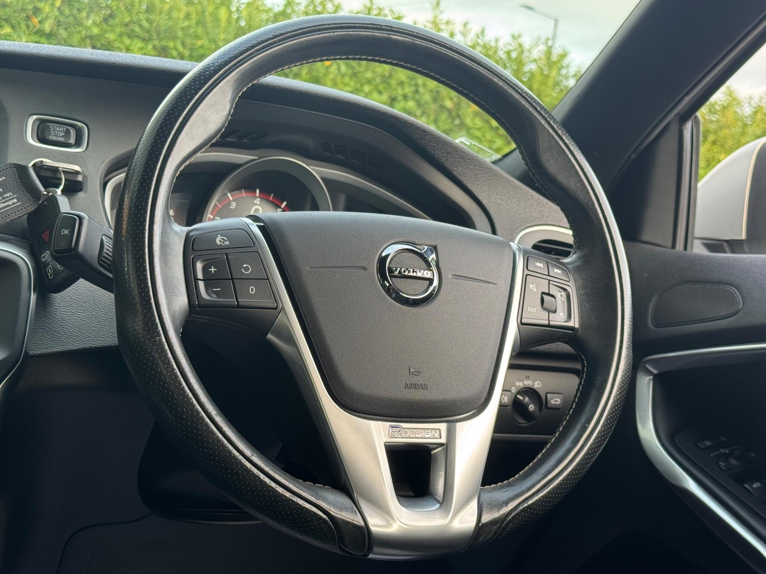 Used Volvo V40 2019 for sale - 76886117: Photo 40