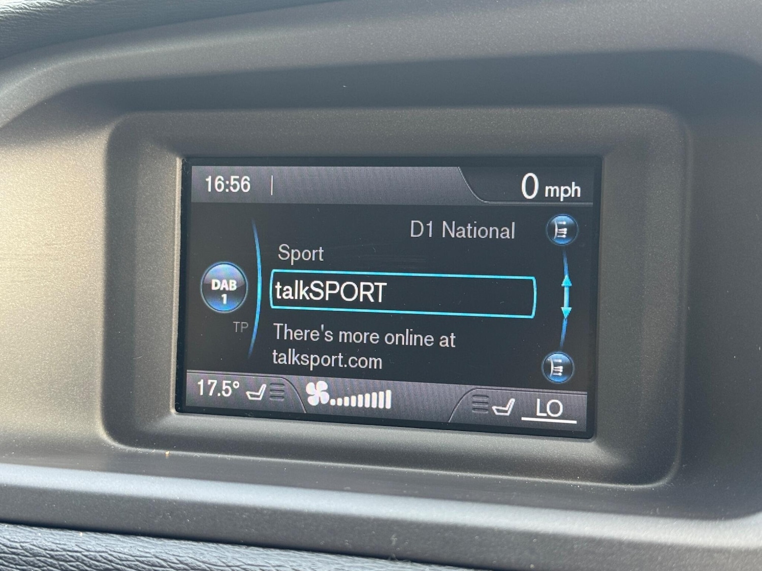 Used Volvo V40 2019 for sale - 76886117: Photo 44