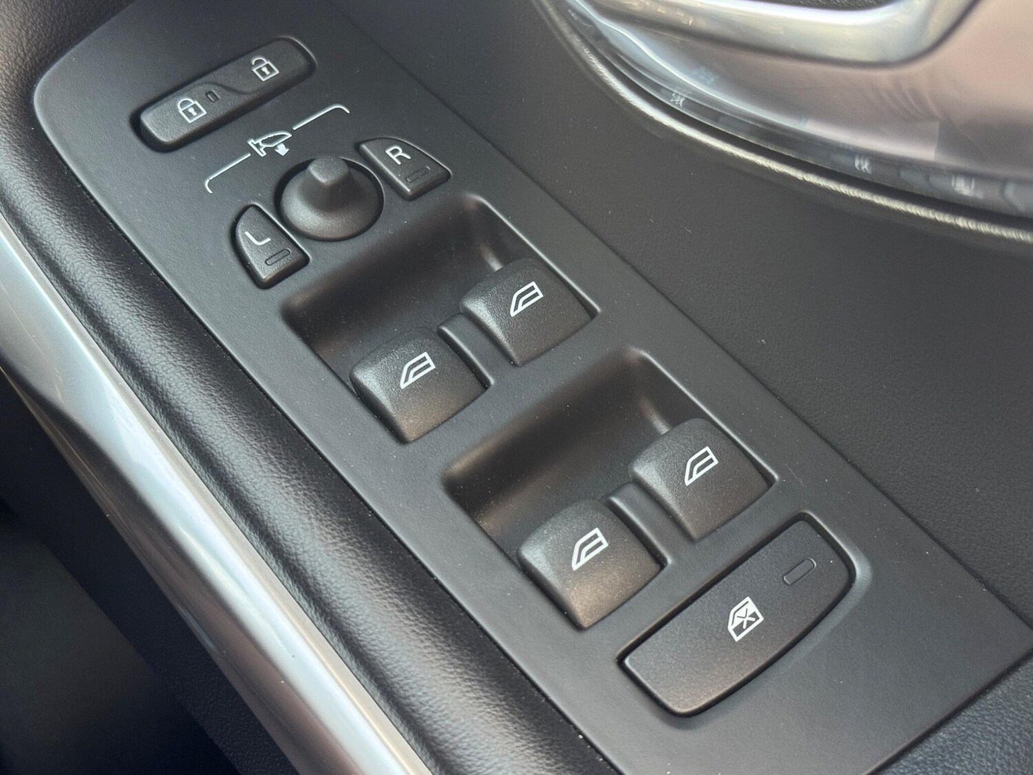 Used Volvo V40 2019 for sale - 76886117: Photo 53