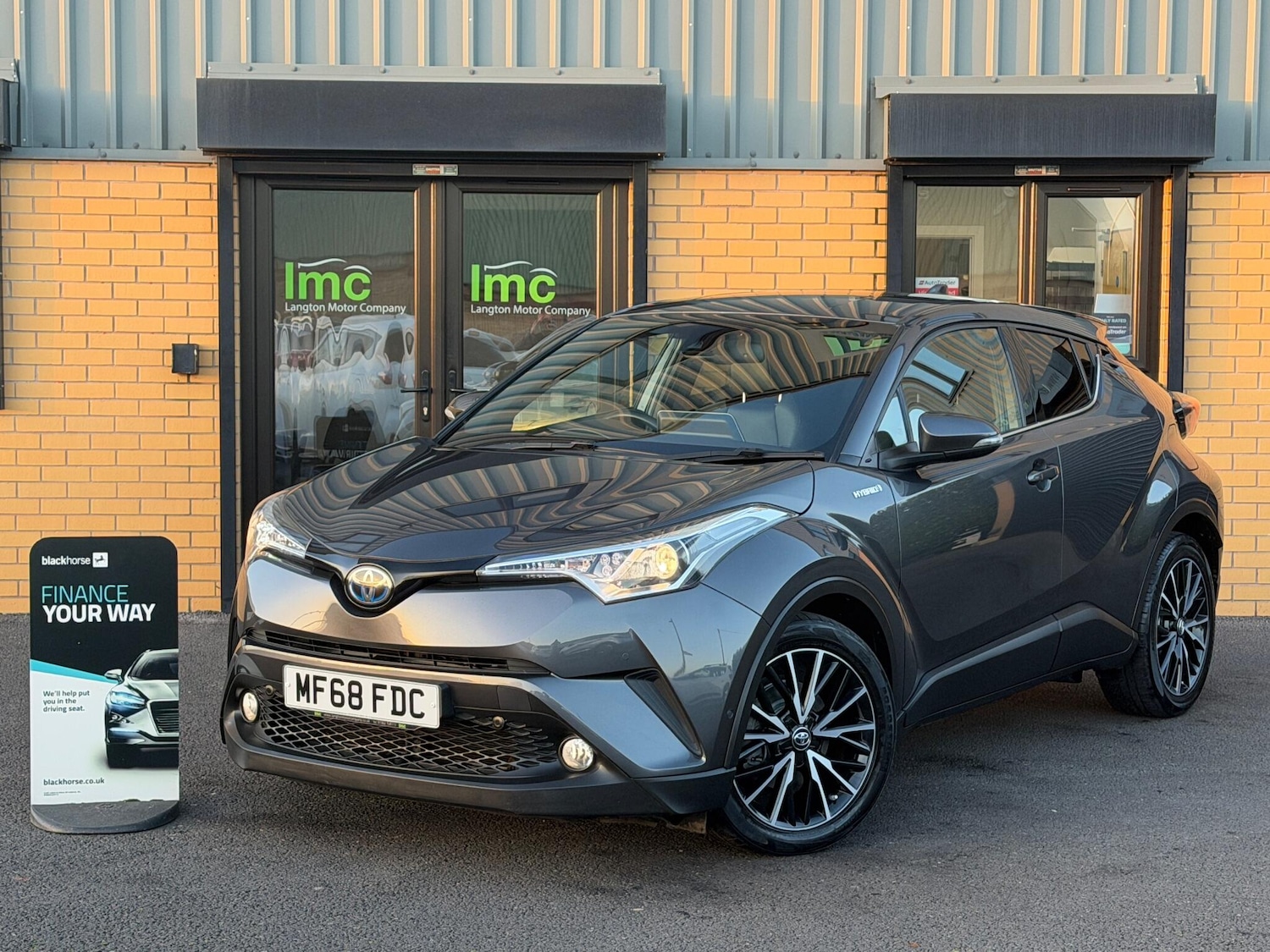 Used Toyota C-HR for sale - 76887456: Photo 1