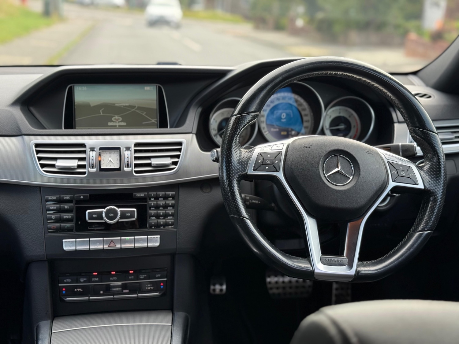 Used Mercedes-Benz E Class 2014 for sale - 76134576: Photo 12