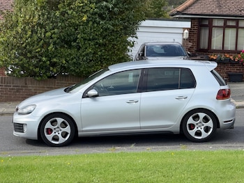 Used Volkswagen Golf 2010 for sale - 76130379: Photo