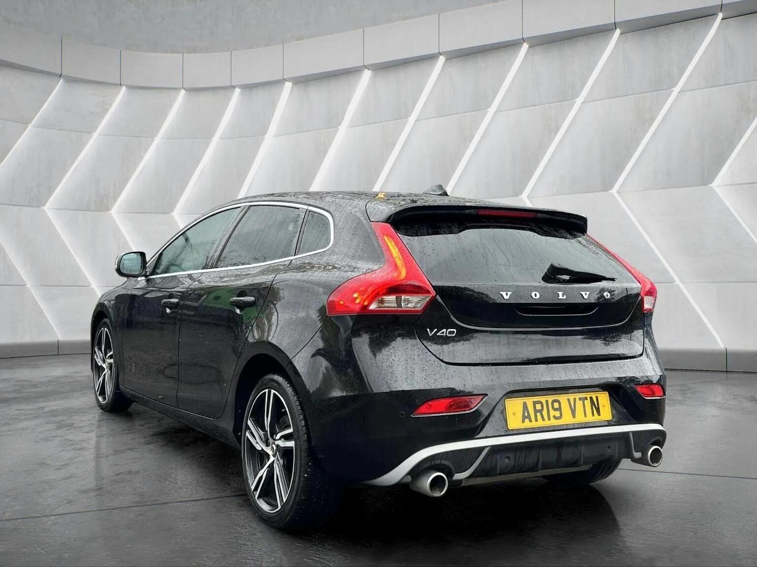 Used Volvo V40 2019 for sale - 76566621: Photo 10