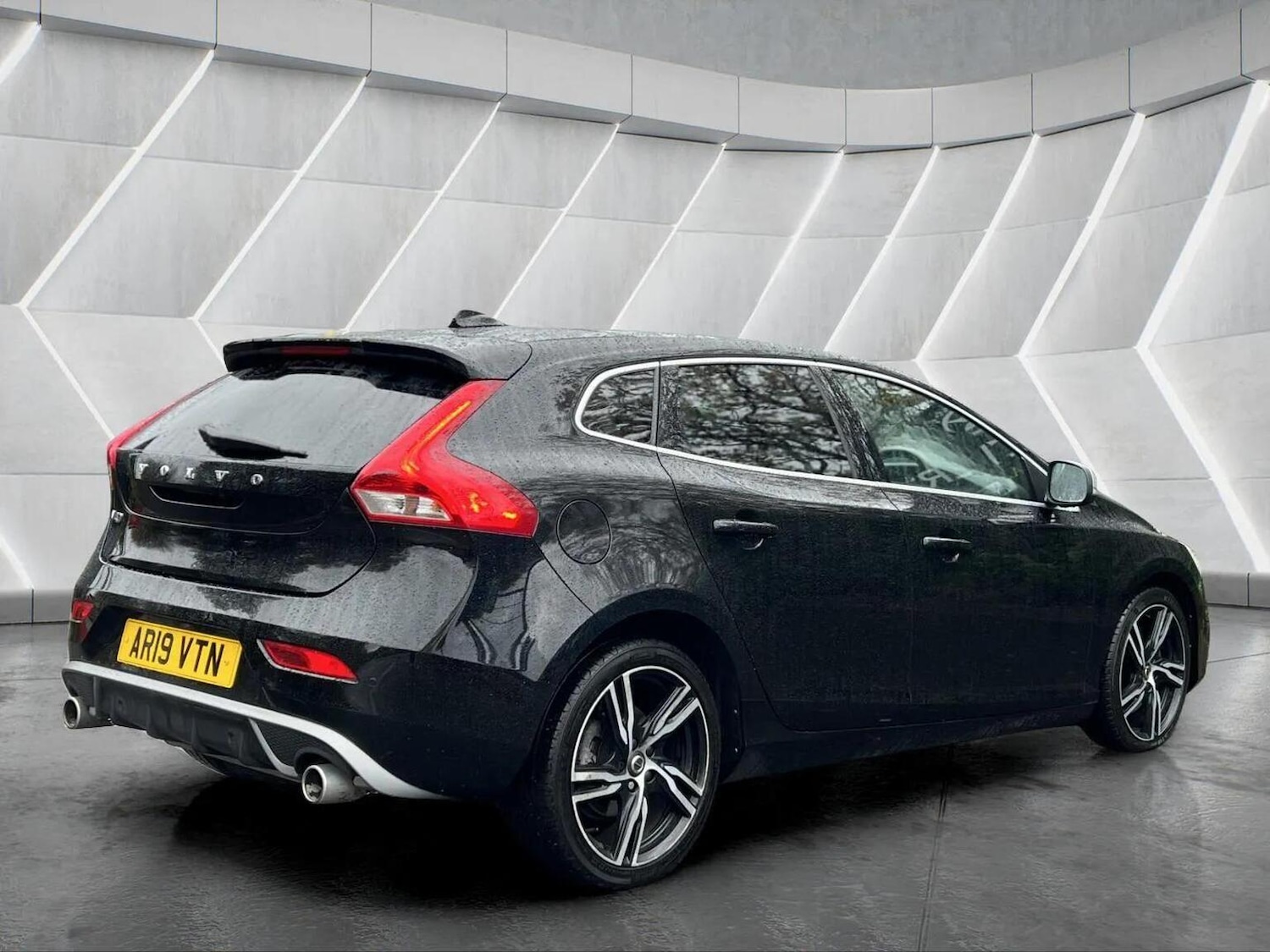 Used Volvo V40 2019 for sale - 76566621: Photo 15
