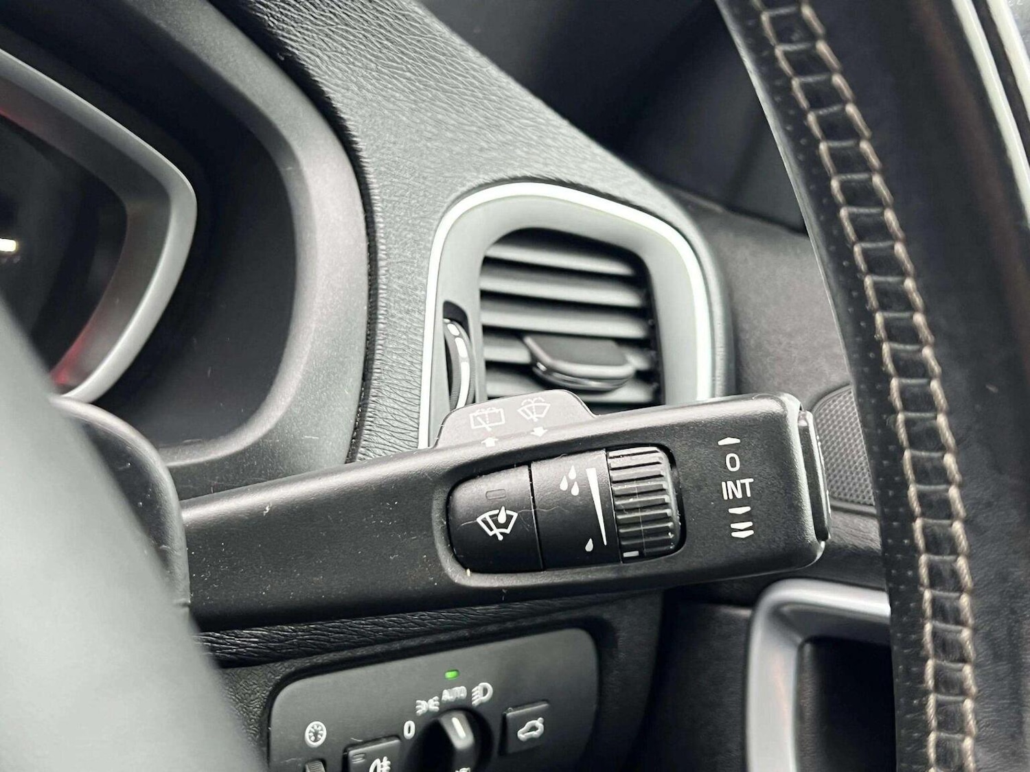 Used Volvo V40 2019 for sale - 76566621: Photo 27