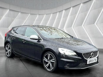 Used Volvo V40 2019 for sale - 76566621: Photo