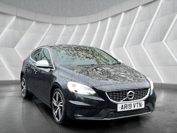 Used Volvo V40 2019 for sale - 76566621: Photo