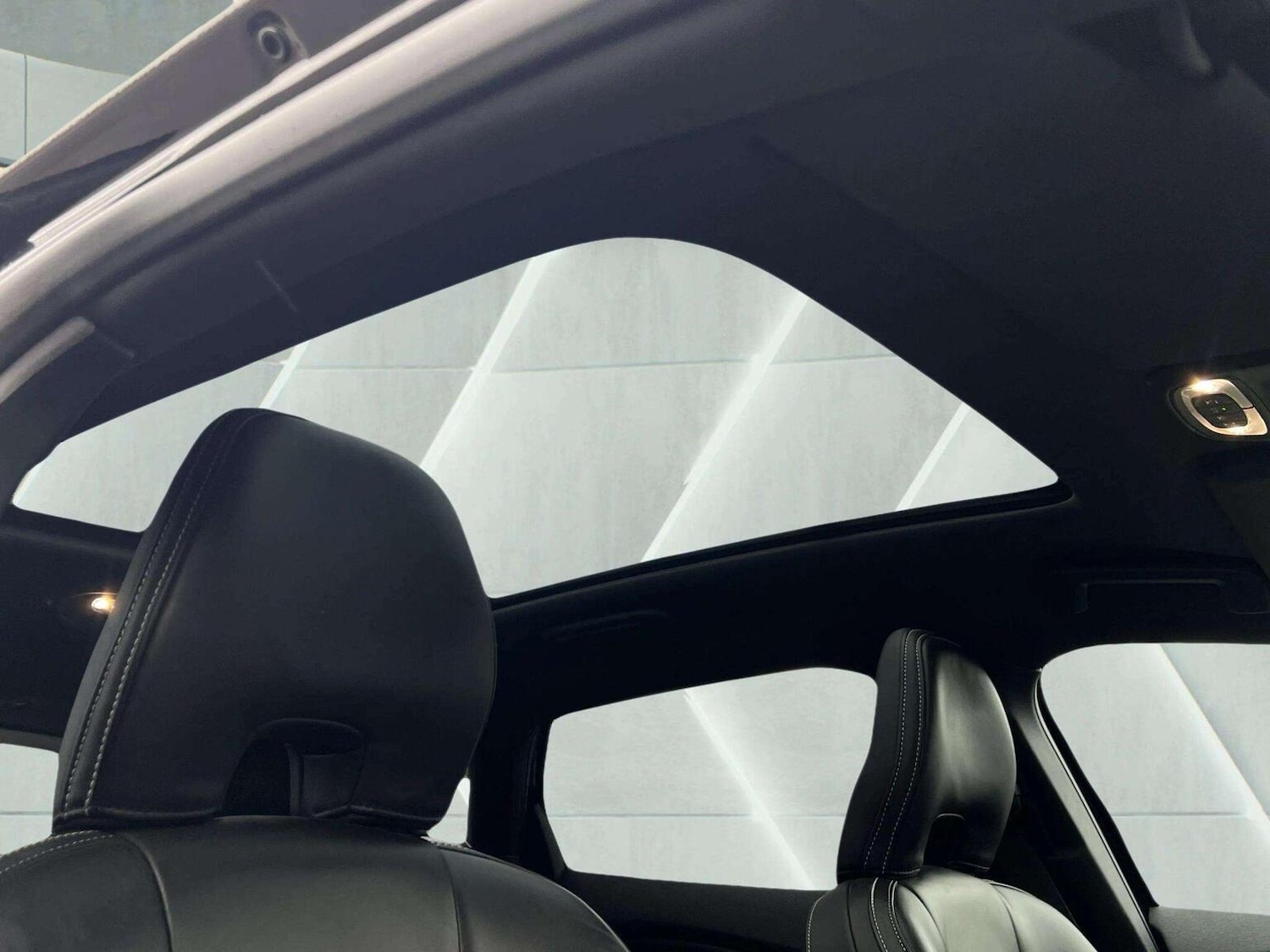 Used Volvo V40 2019 for sale - 76566621: Photo 44