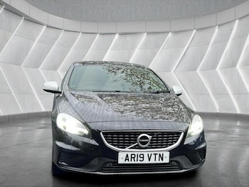 Used Volvo V40 2019 for sale - 76566621: Photo