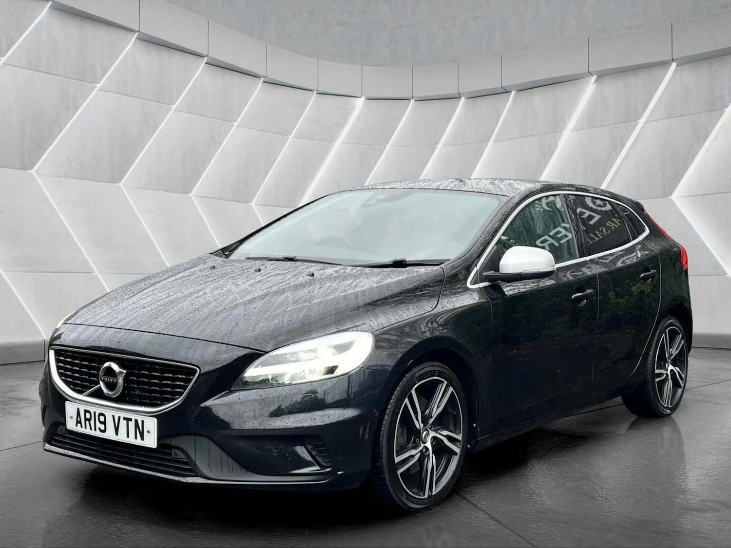 Used Volvo V40 2019 for sale - 76566621: Photo 8