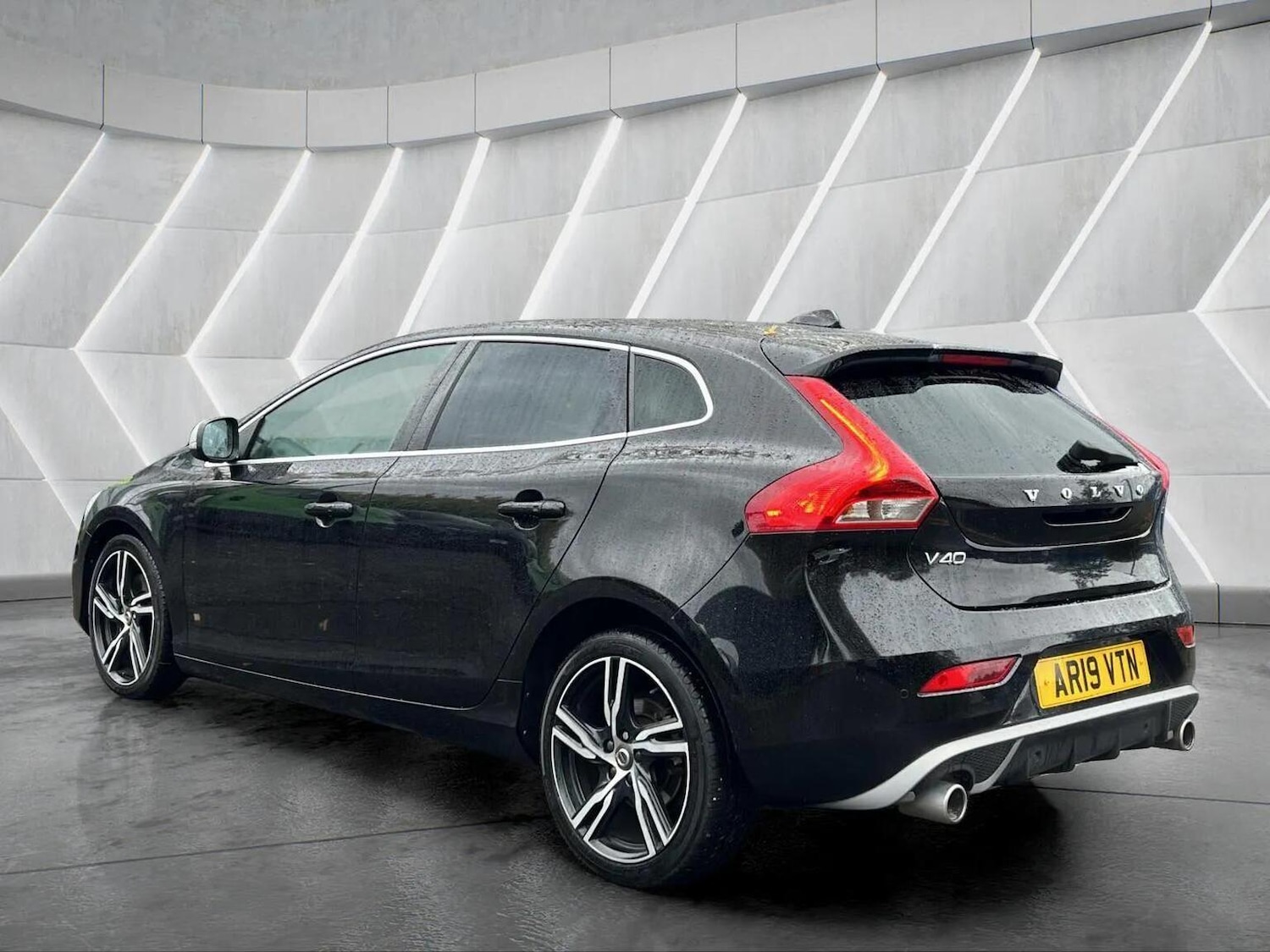 Used Volvo V40 2019 for sale - 76566621: Photo 9