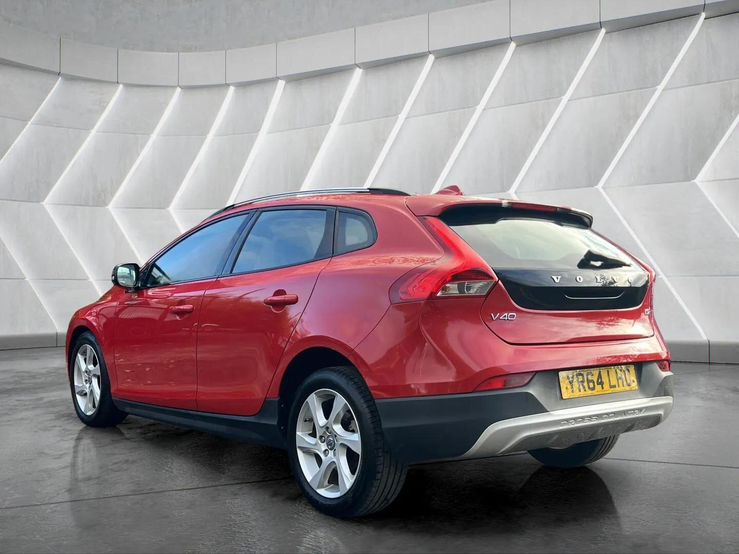 Used Volvo V40 2014 for sale - 76598459: Photo 11