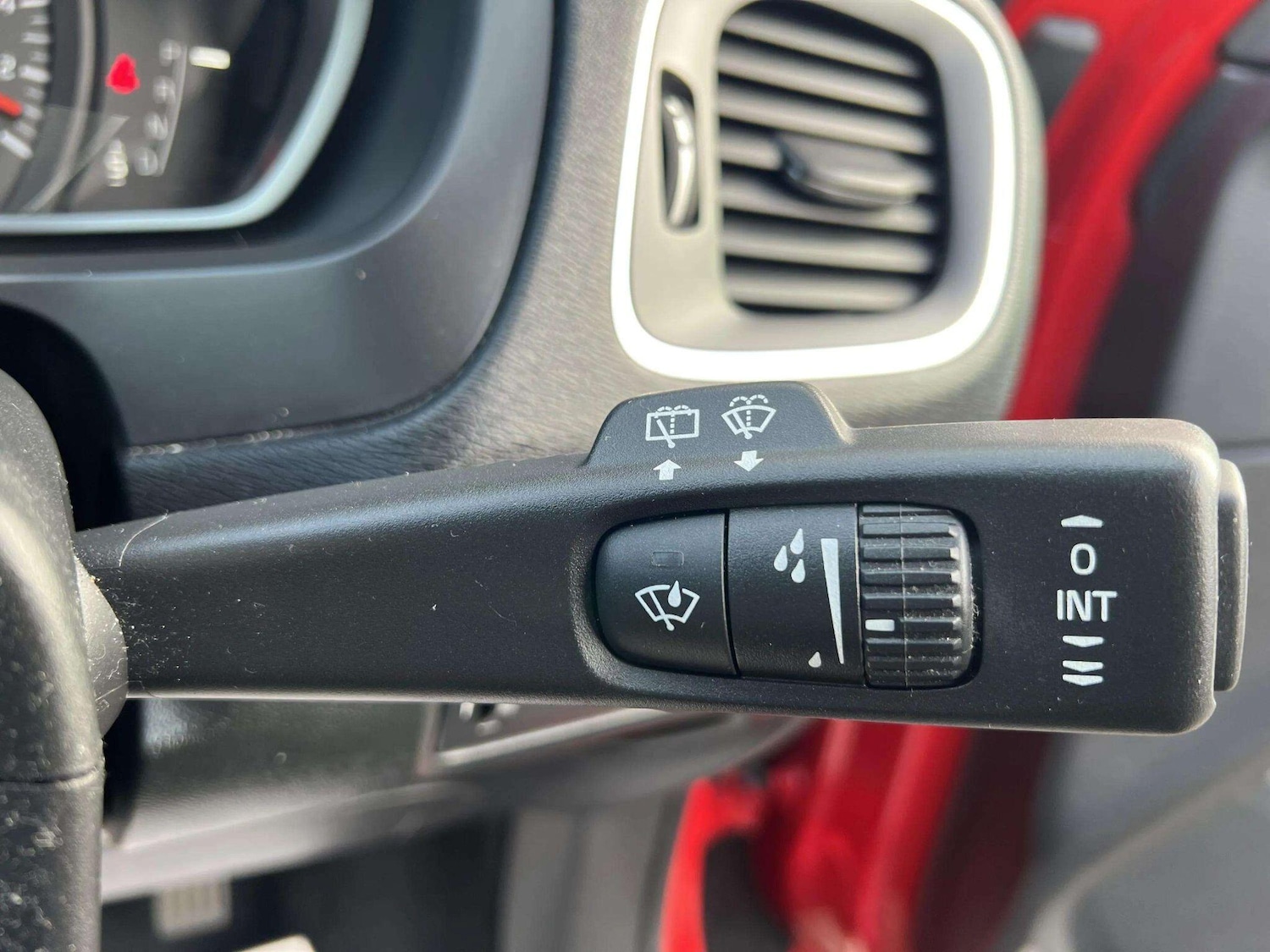 Used Volvo V40 2014 for sale - 76598459: Photo 30