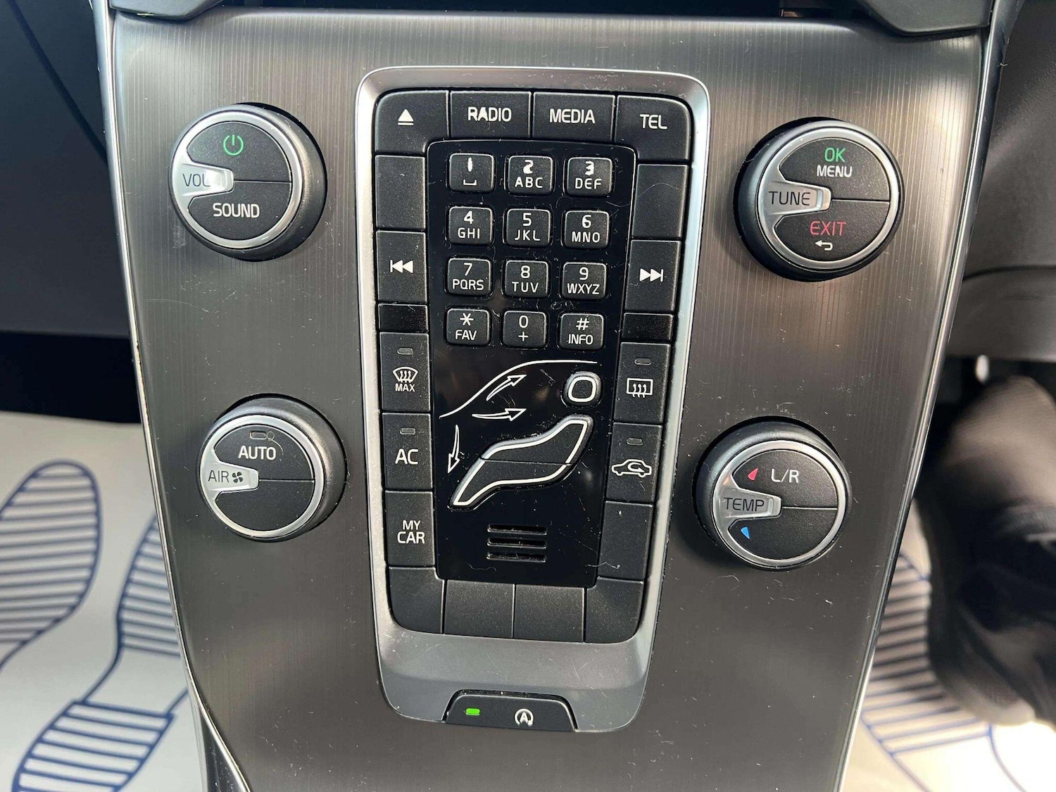 Used Volvo V40 2014 for sale - 76598459: Photo 32