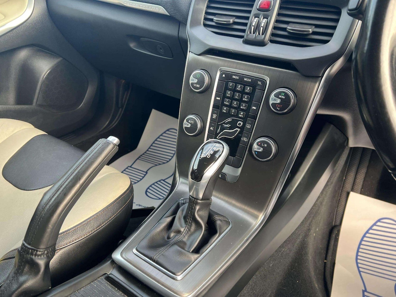 Used Volvo V40 2014 for sale - 76598459: Photo 33