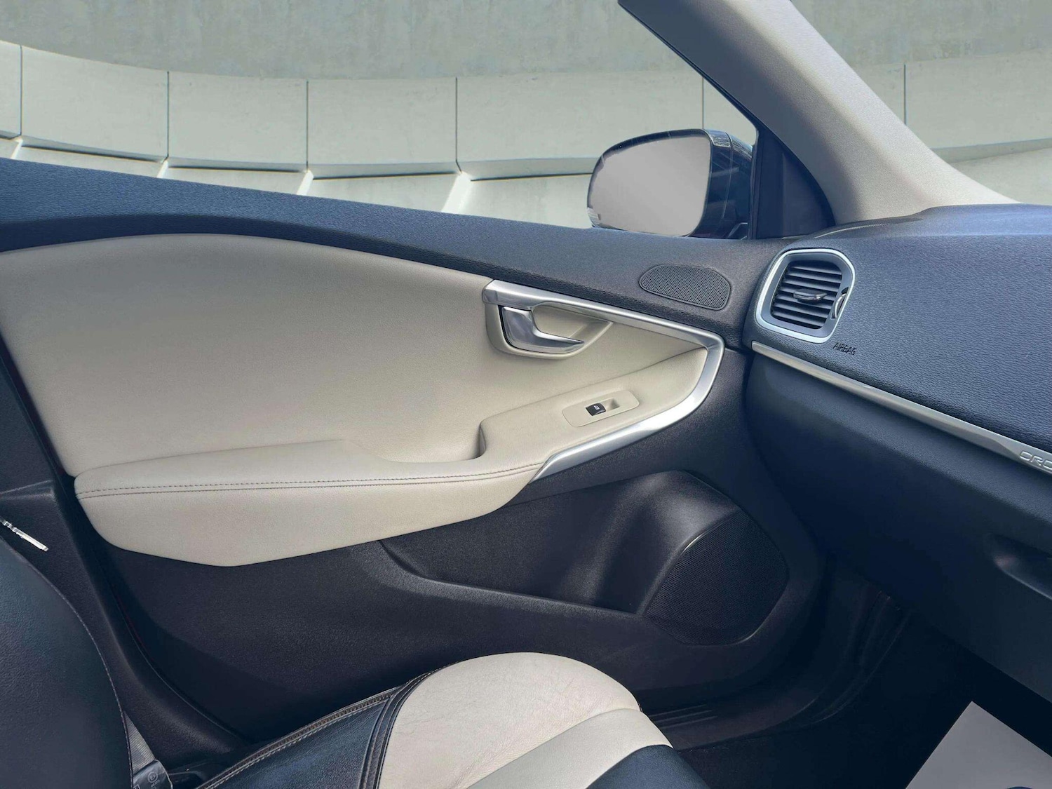 Used Volvo V40 2014 for sale - 76598459: Photo 35