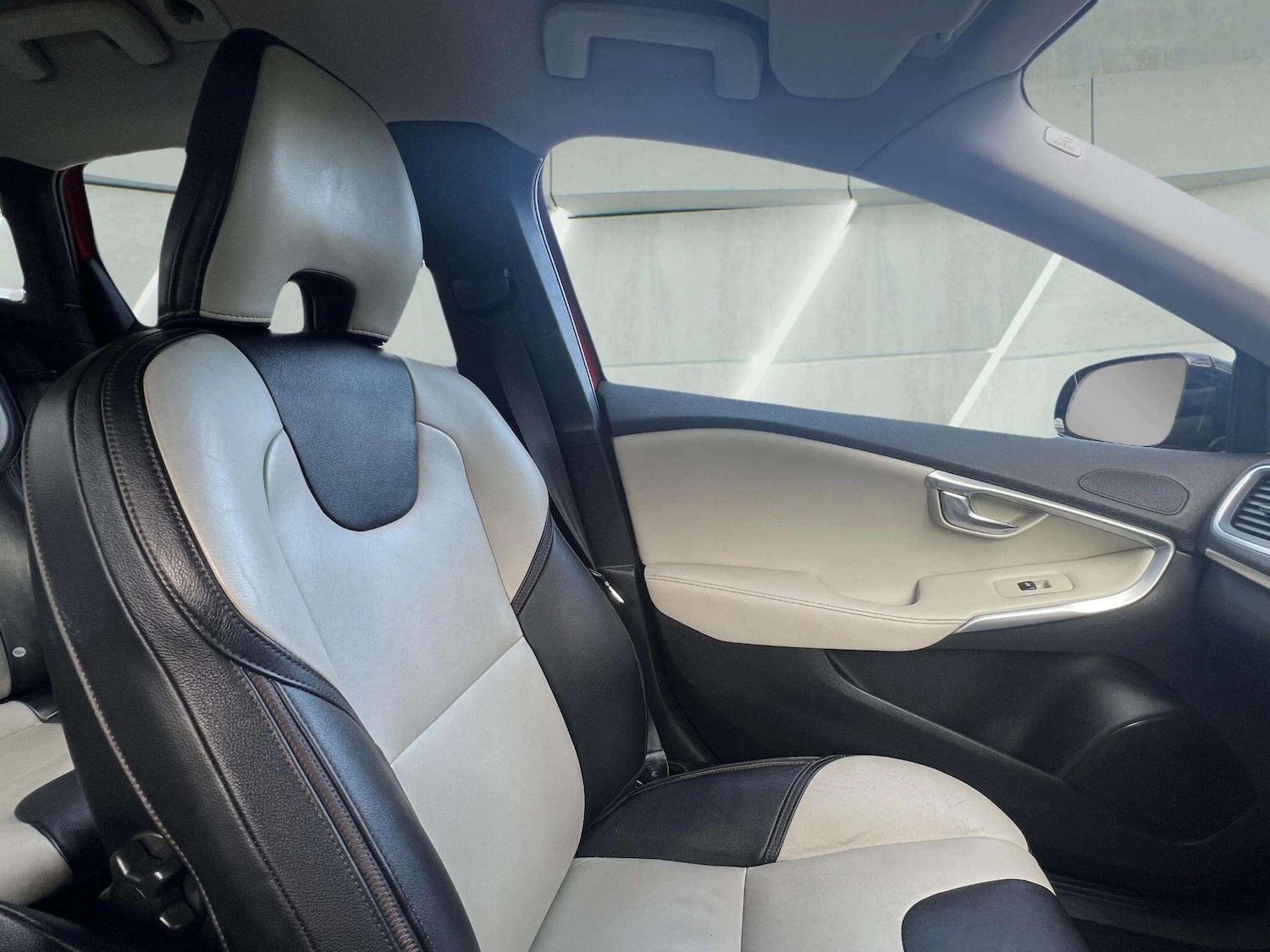 Used Volvo V40 2014 for sale - 76598459: Photo 37