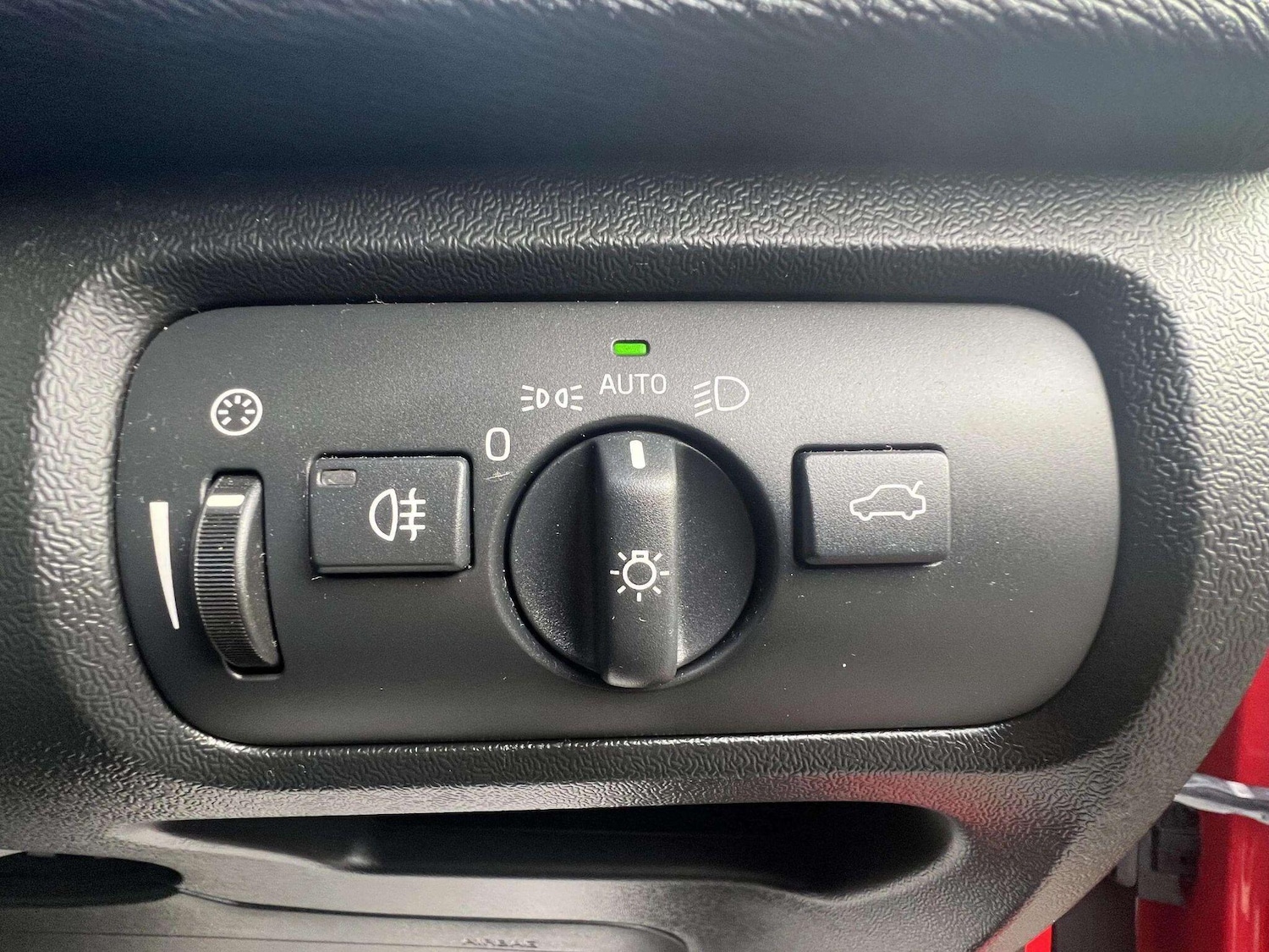 Used Volvo V40 2014 for sale - 76598459: Photo 38