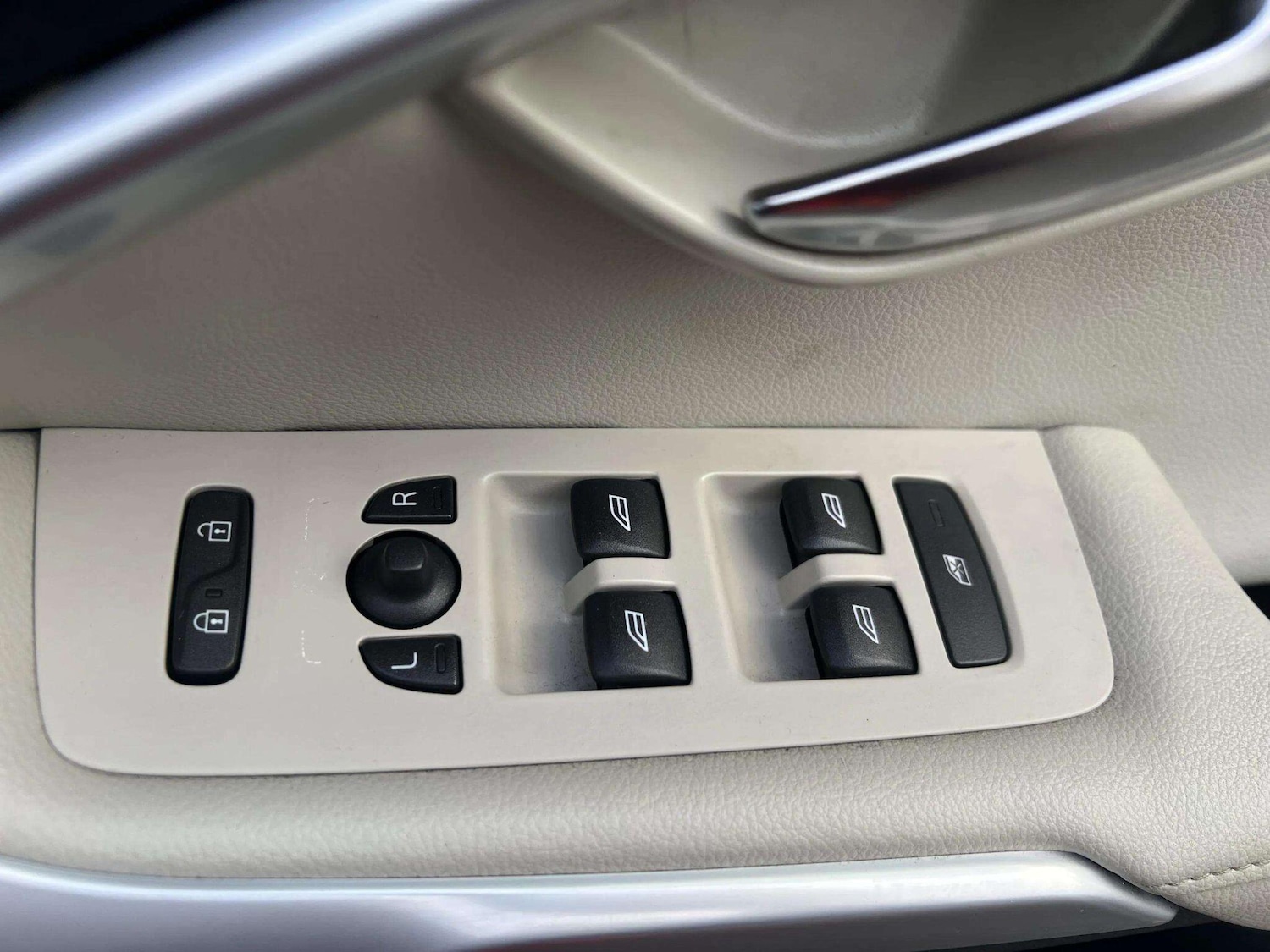 Used Volvo V40 2014 for sale - 76598459: Photo 39