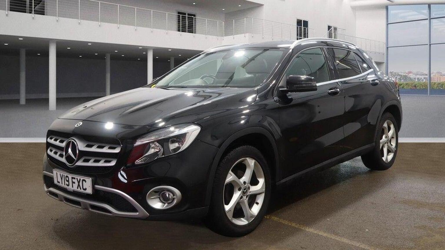 Used Mercedes-Benz GLA 2019 for sale - 76566663: Photo 2