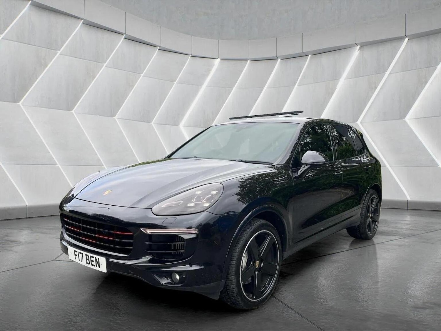 Used Porsche Cayenne 2017 for sale - 76566658: Photo 2