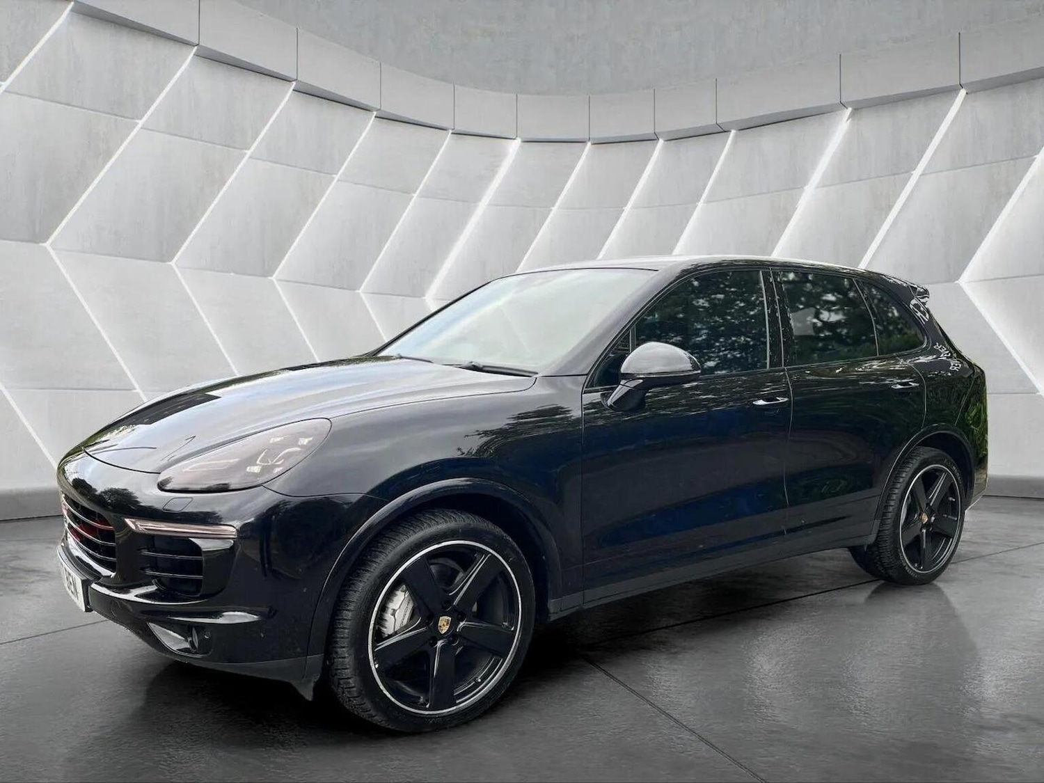 Used Porsche Cayenne 2017 for sale - 76566658: Photo 3