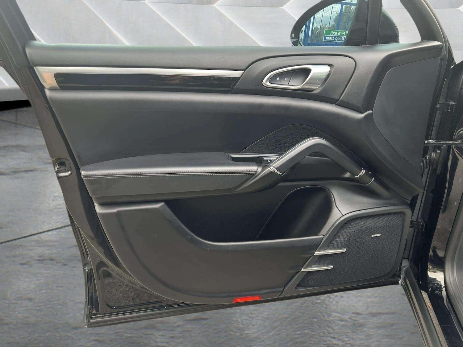 Used Porsche Cayenne 2017 for sale - 76566658: Photo 48