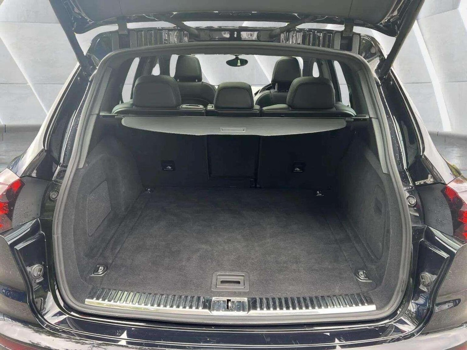 Used Porsche Cayenne 2017 for sale - 76566658: Photo 70