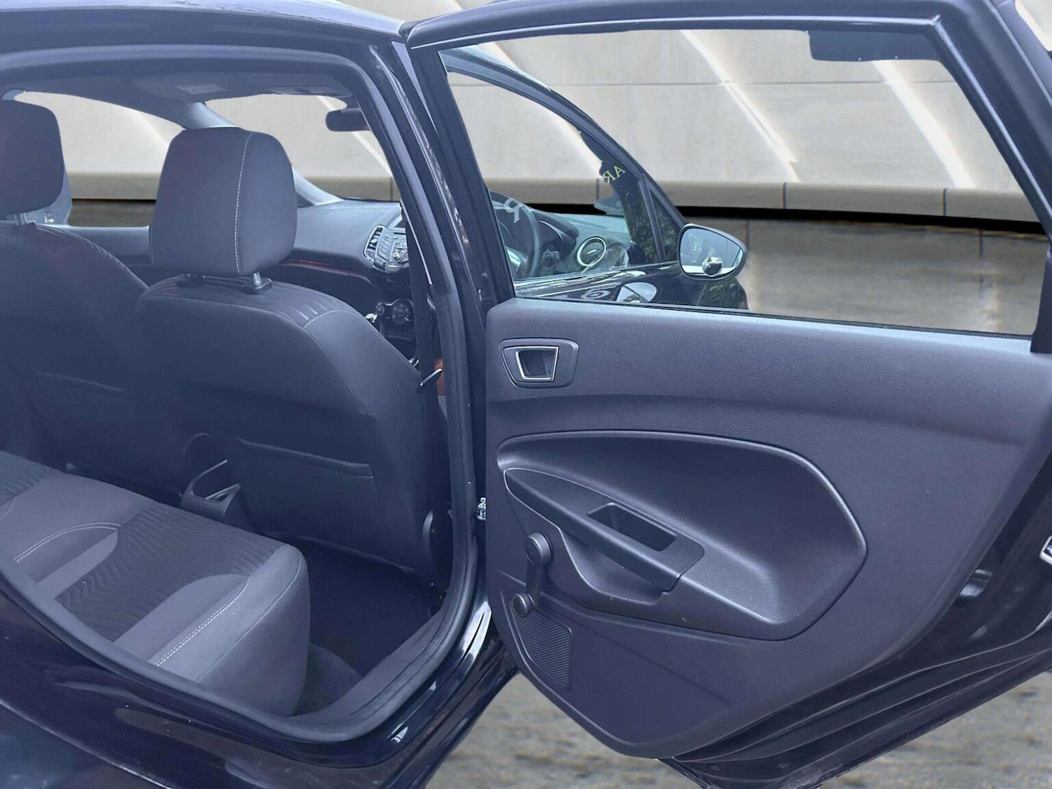 Used Ford Fiesta 2015 for sale - 76566651: Photo 32