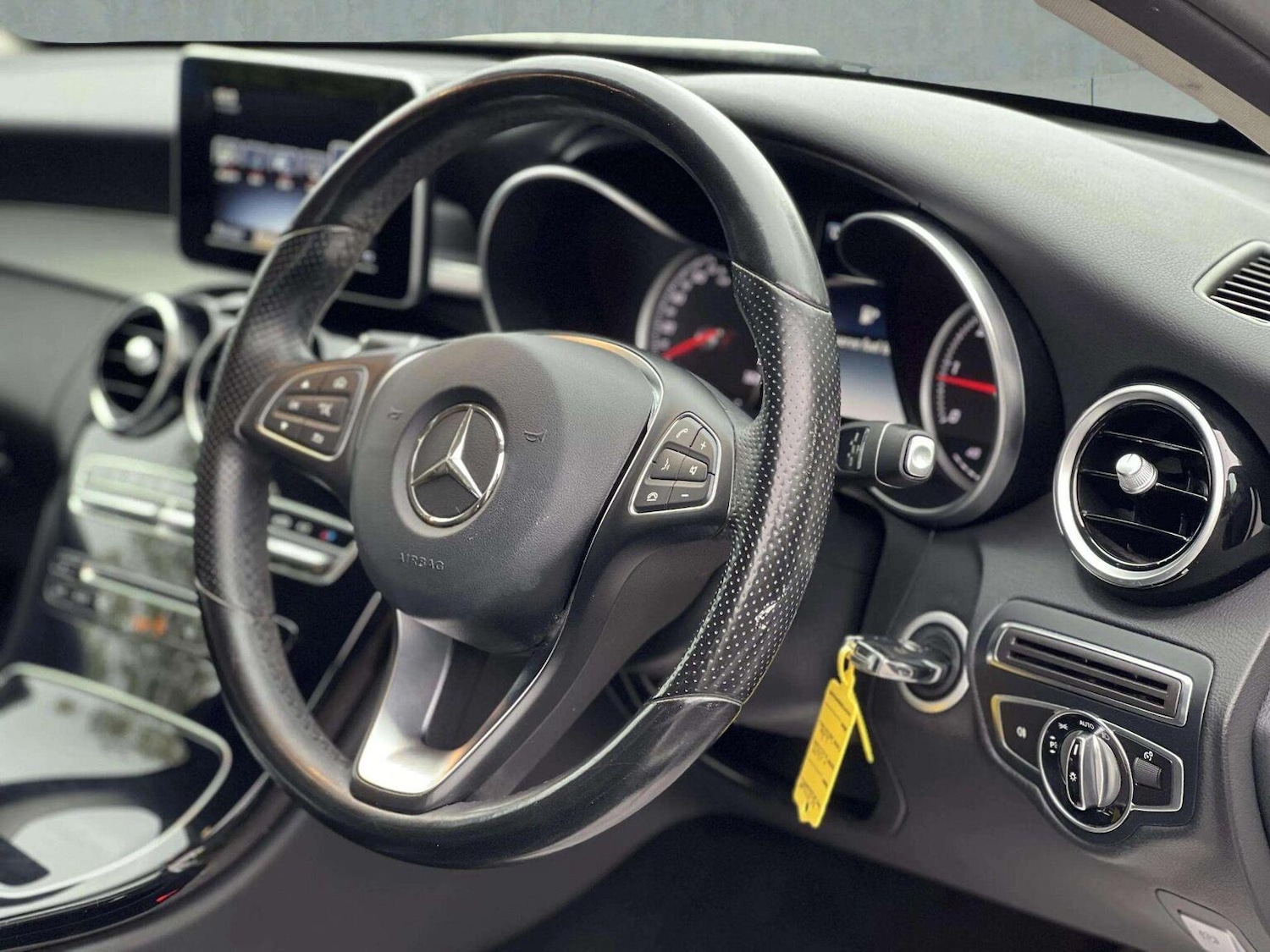 Used Mercedes-Benz C Class 2015 for sale - 76566645: Photo 17