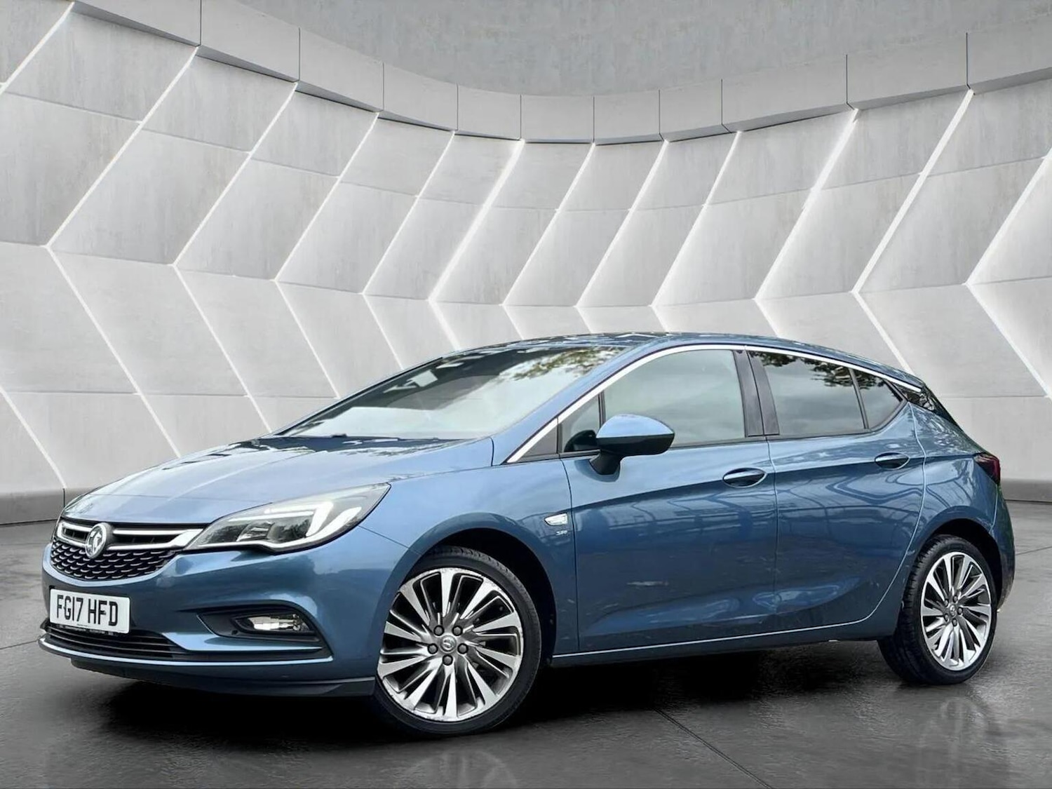 Used Vauxhall Astra 2017 for sale - 76566664: Photo 1