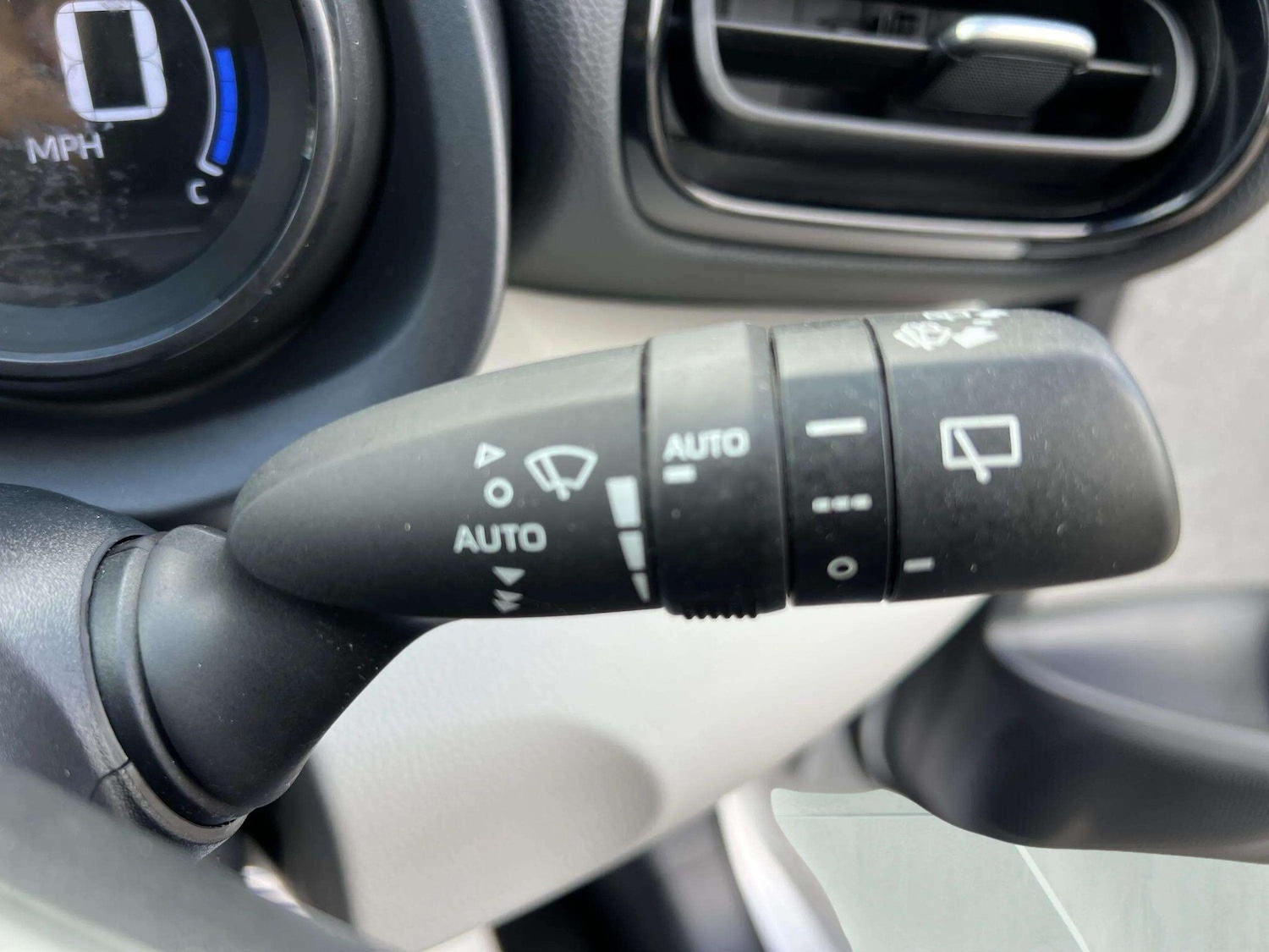 Used Toyota Yaris 2020 for sale - 76598465: Photo 34