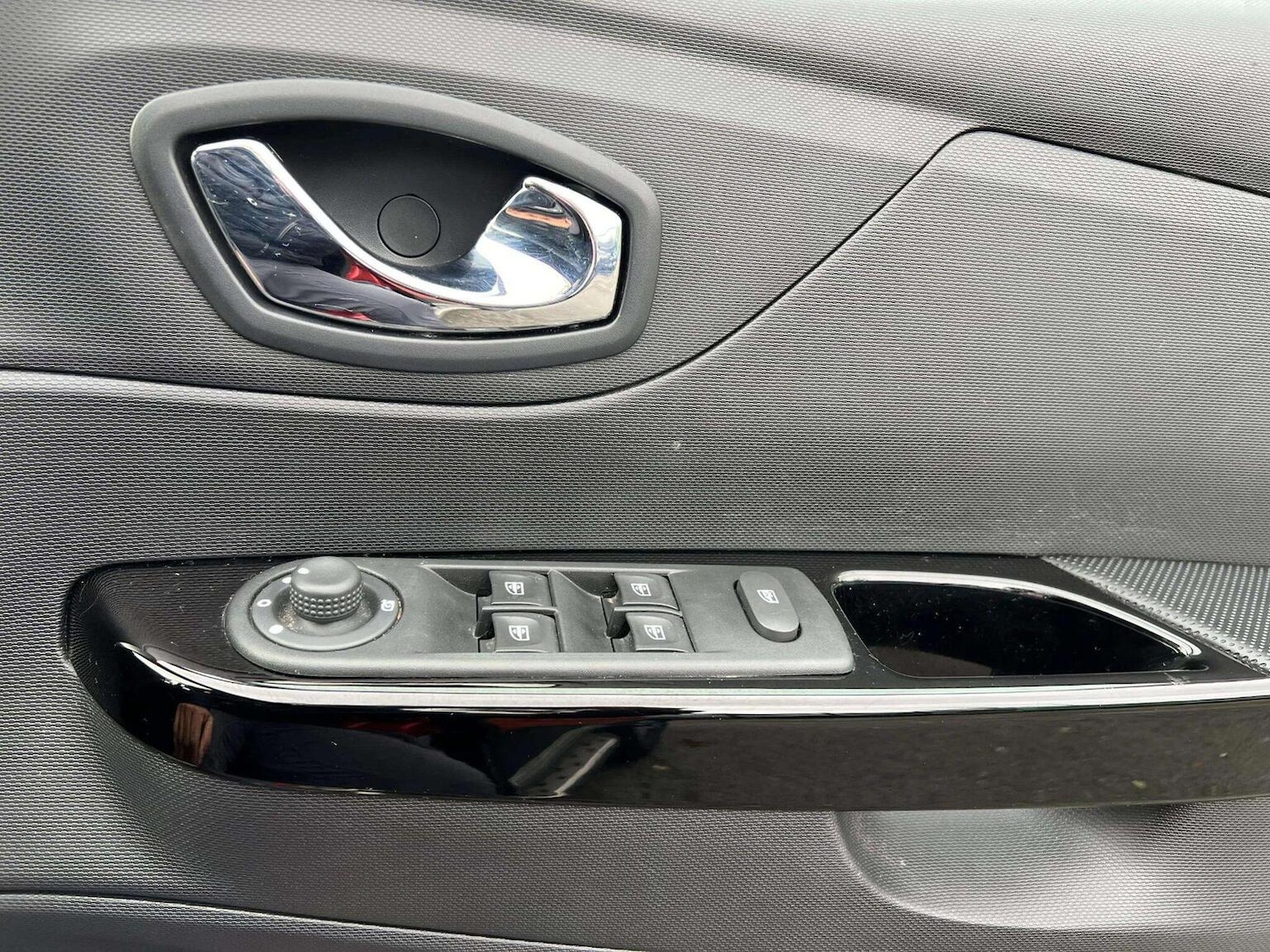 Used Renault Captur 2016 for sale - 76566637: Photo 38