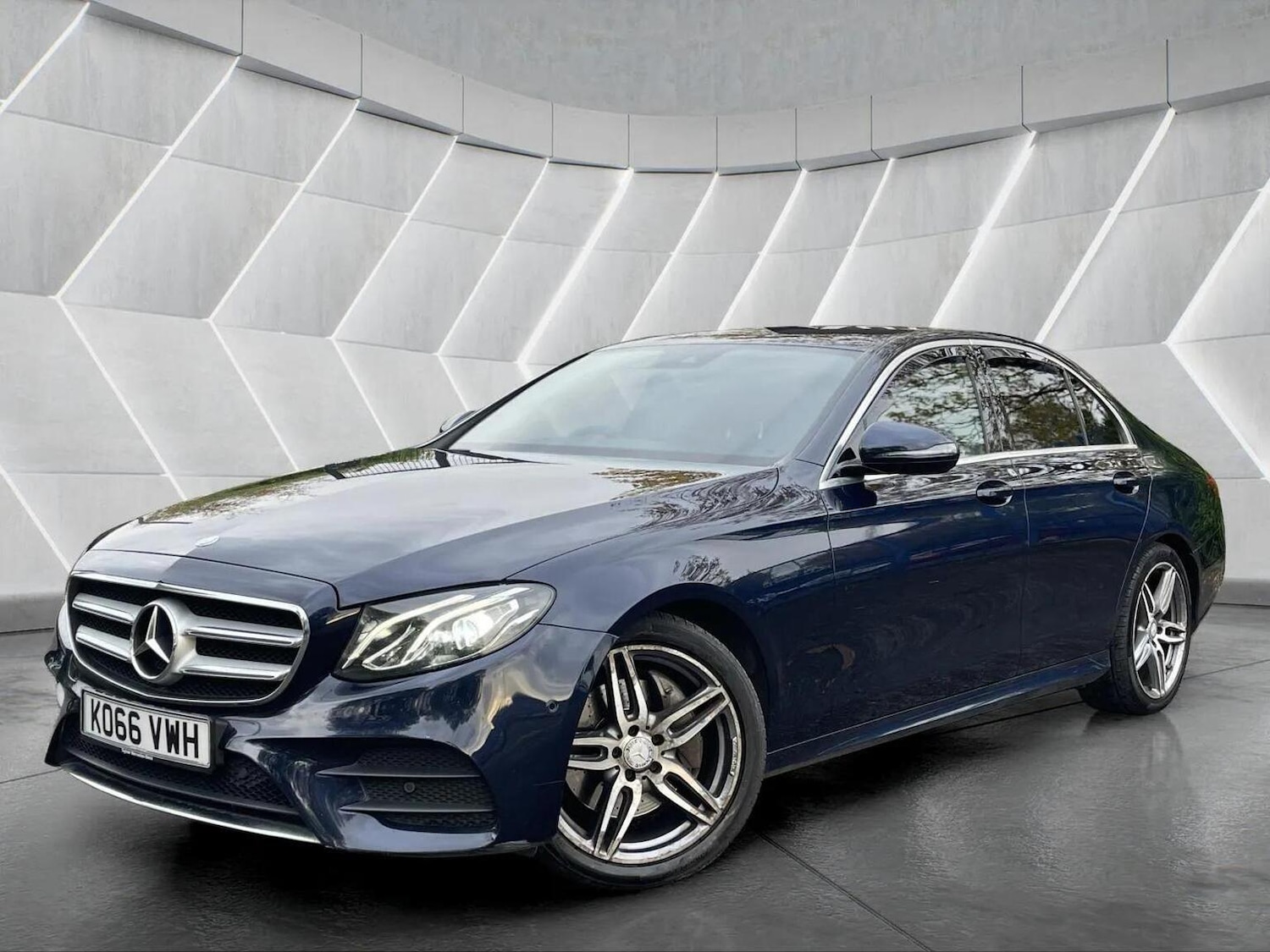 Used Mercedes-Benz E Class 2017 for sale - 76566615: Photo 1