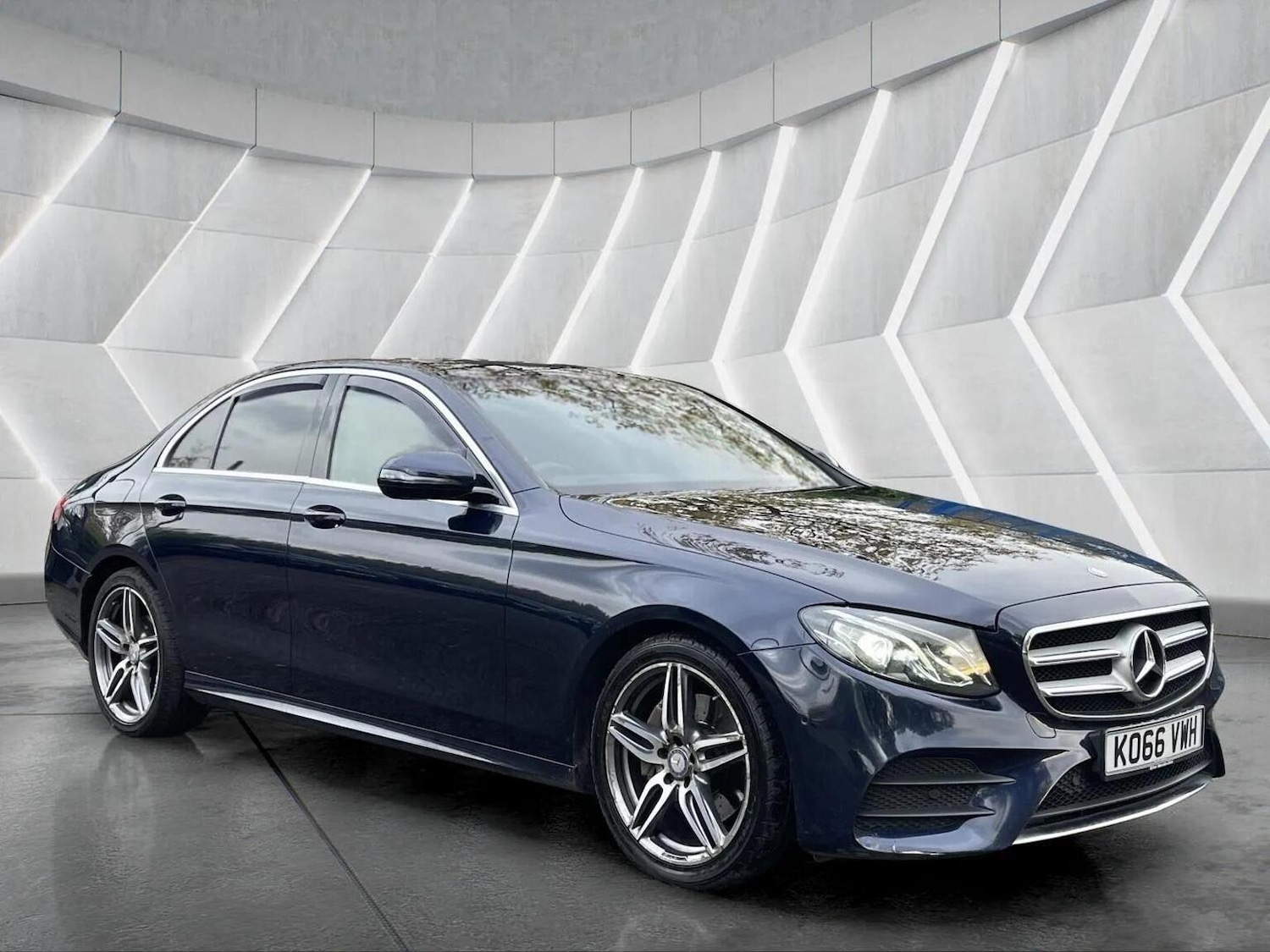 Used Mercedes-Benz E Class 2017 for sale - 76566615: Photo 2