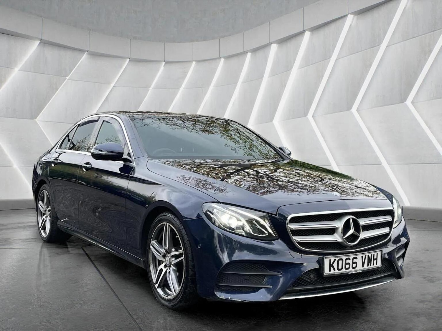 Used Mercedes-Benz E Class 2017 for sale - 76566615: Photo 3