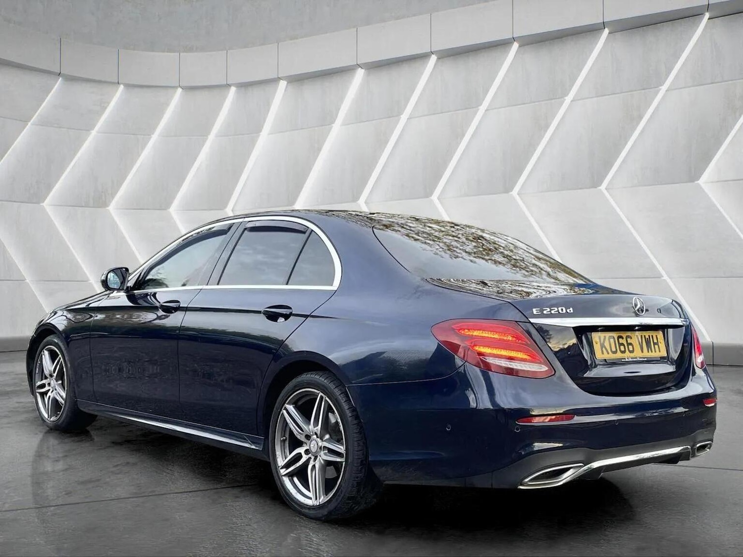 Used Mercedes-Benz E Class 2017 for sale - 76566615: Photo 9